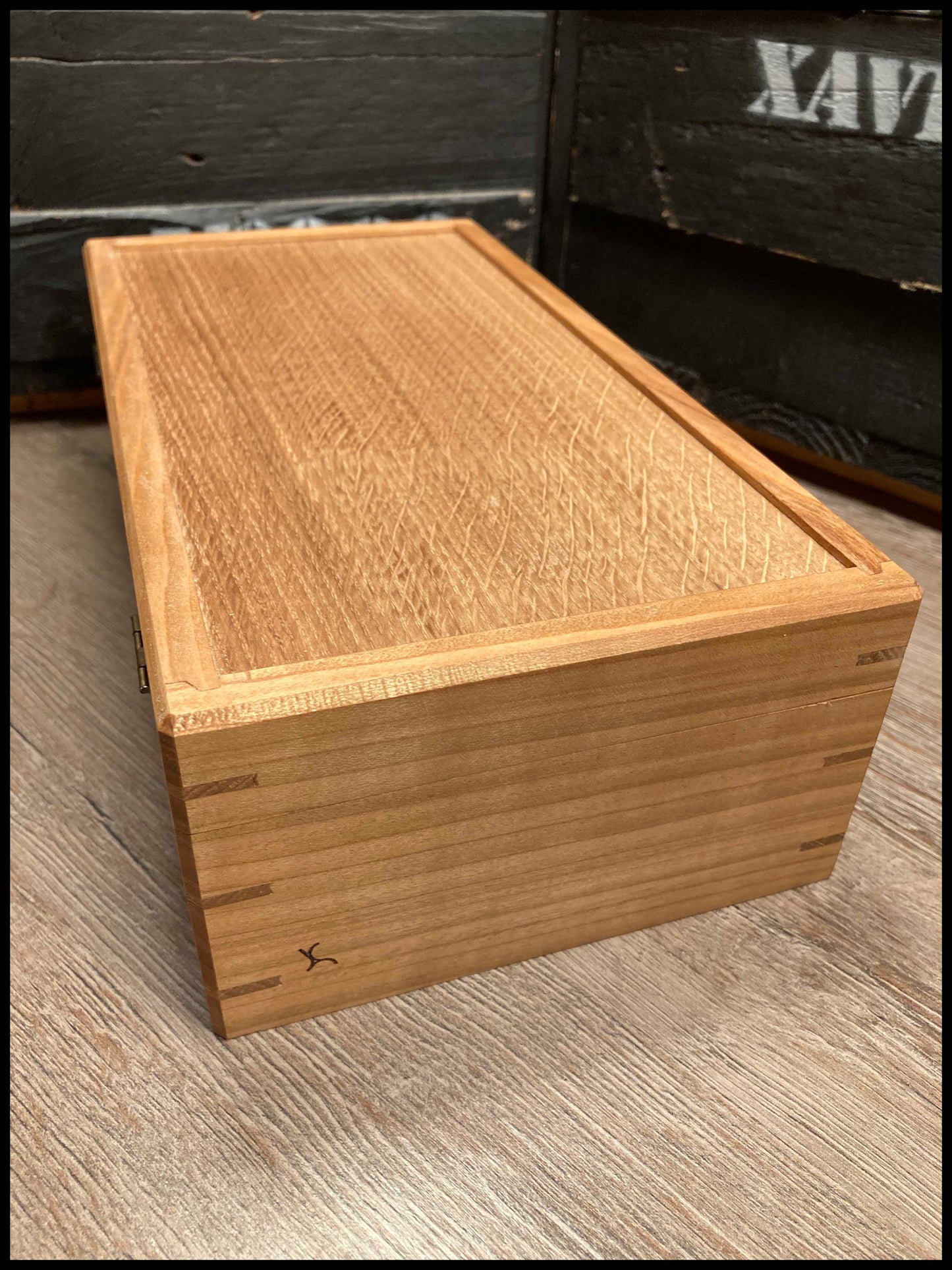 Boîte à montres 4 compartiments en bois massif de merisier et de chêne, capitonnée velours