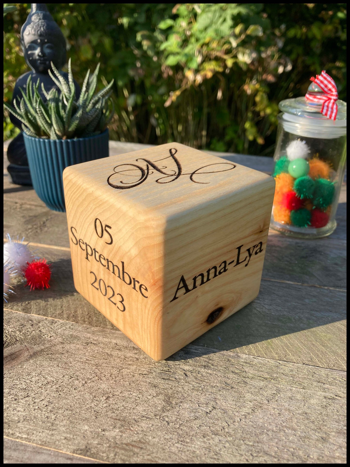 Birth cube in solid ash wood: the Neocube 80mm