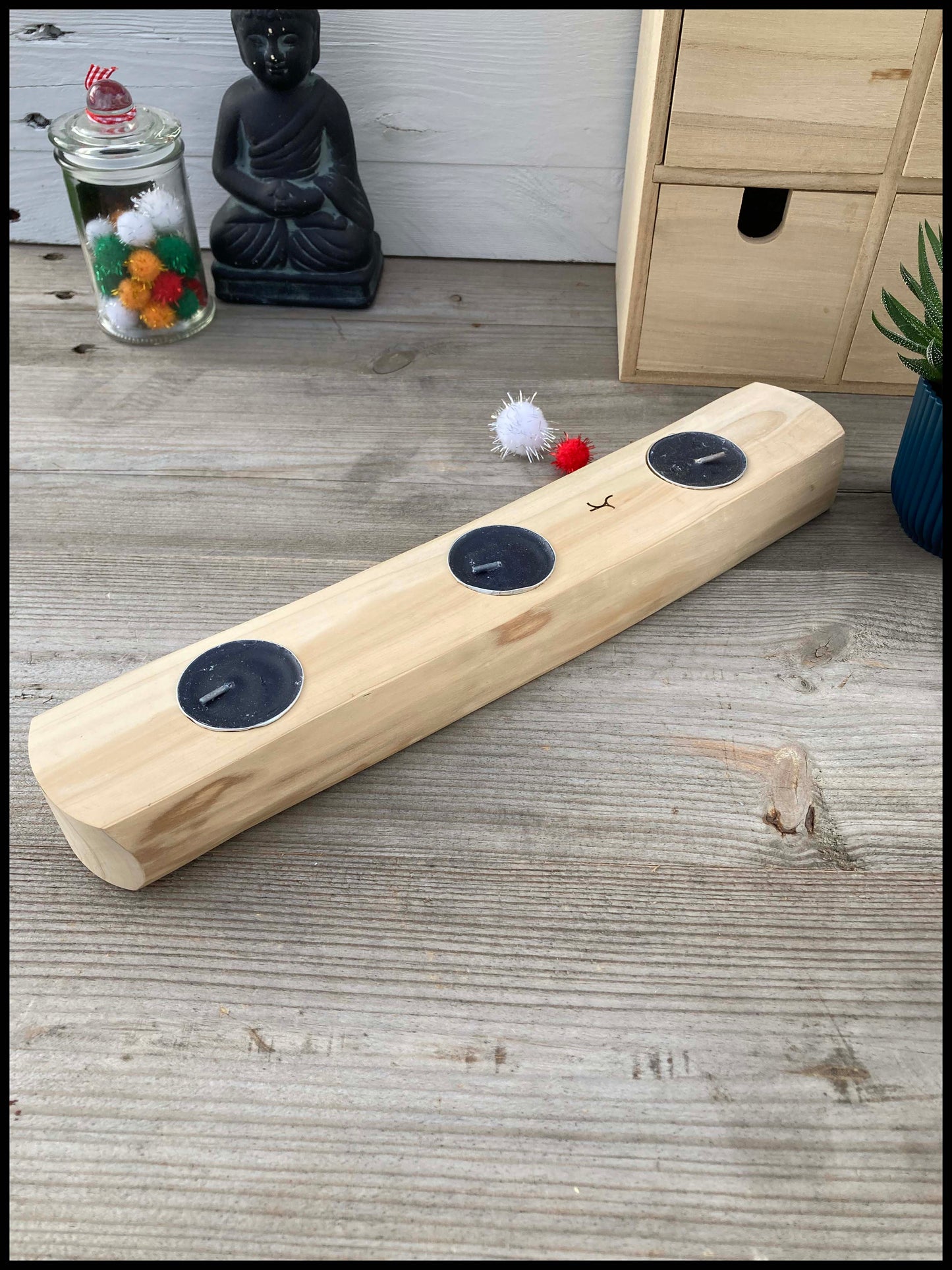 Candle holder in solid thuja wood: a triple Thuya candle holder