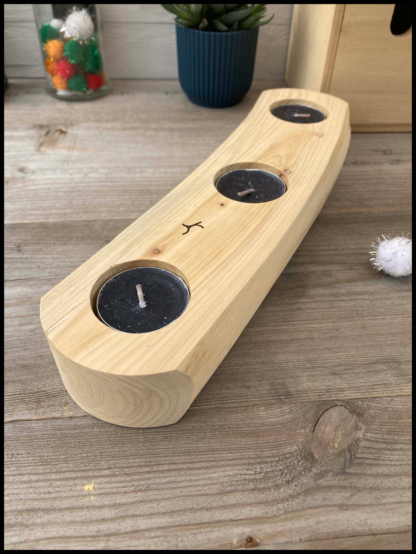 Candle holder in solid thuja wood: a triple Thuya candle holder