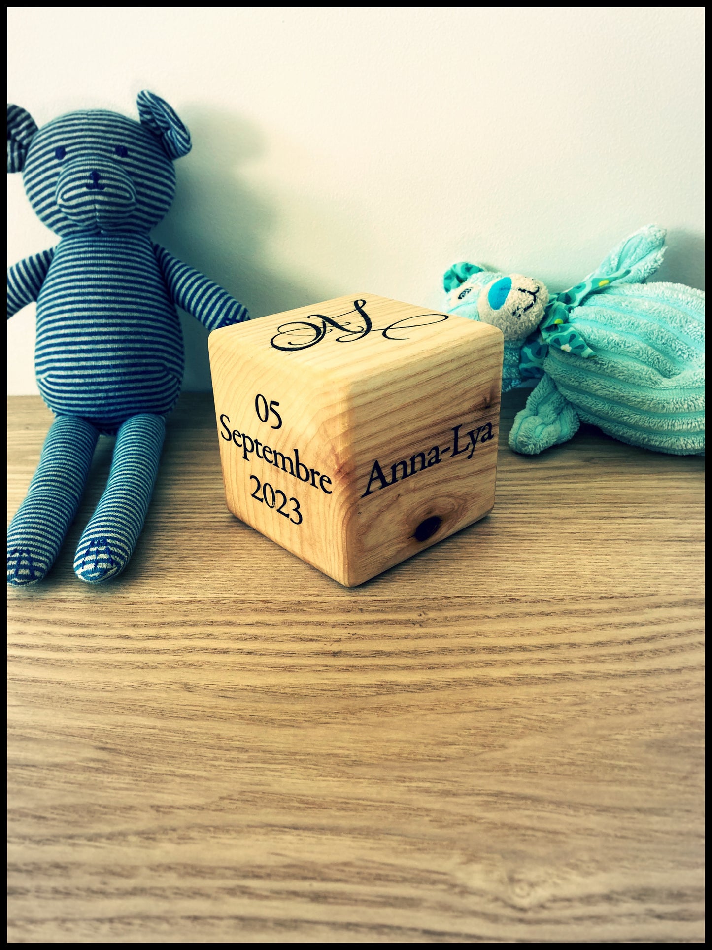 Birth cube in solid ash wood: the Neocube 80mm