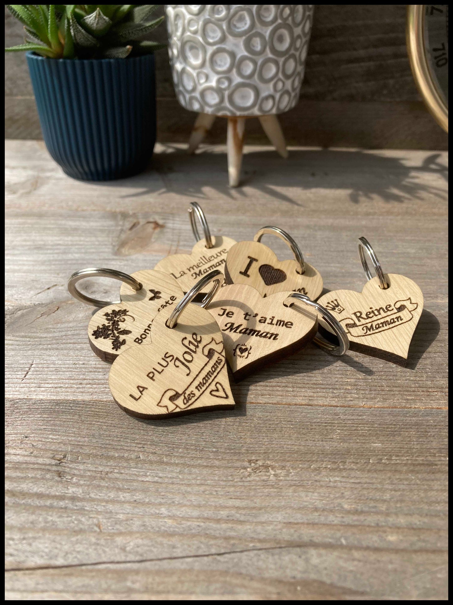 Porte-clés en bois massif de charme: les petits coeurs de charme, pour maman!