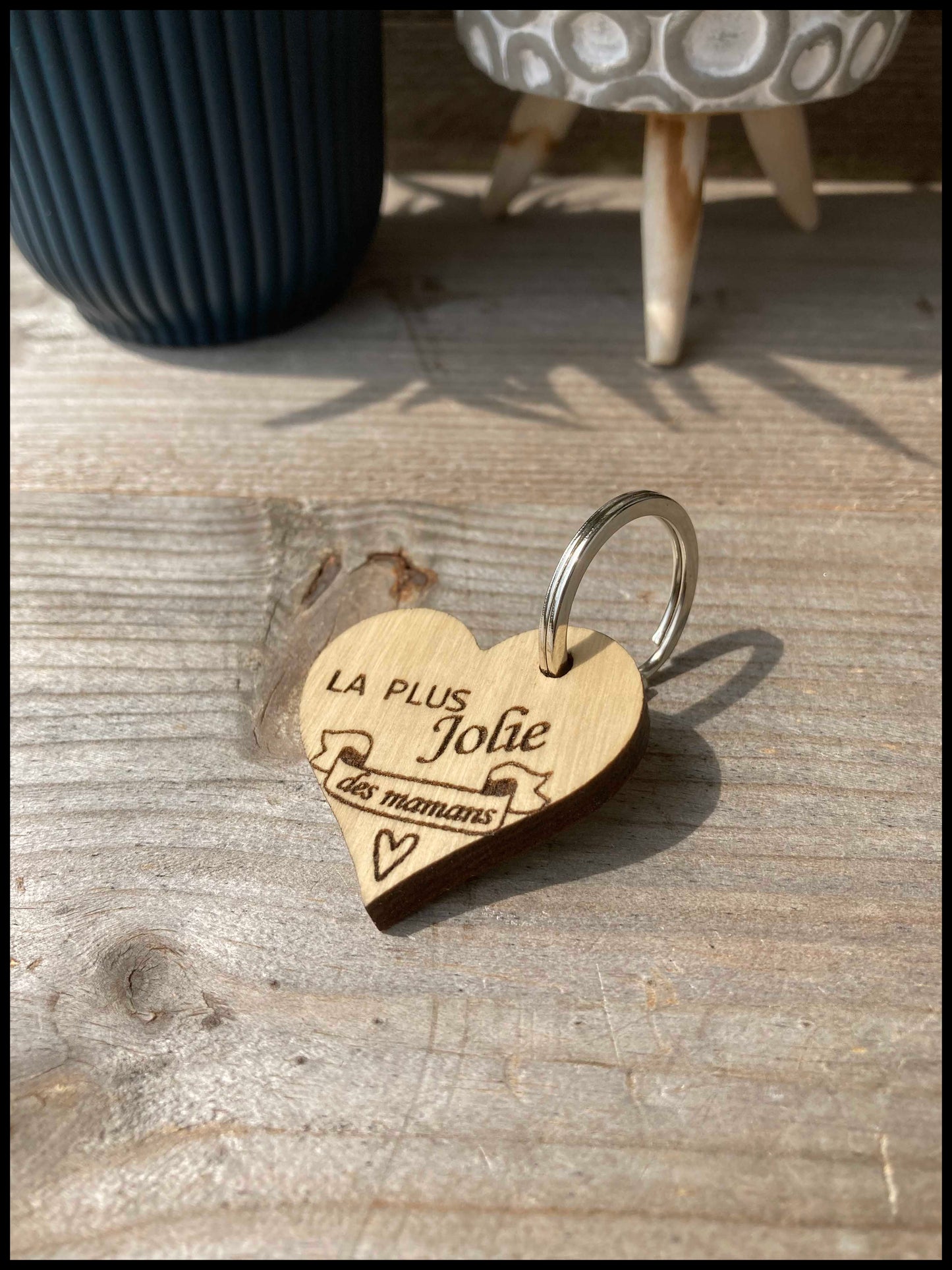 Charming solid wood keyring: little hearts with Mother’s Day charm!