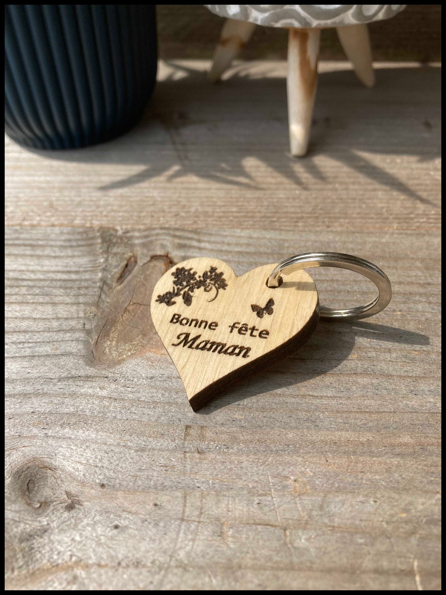 Charming solid wood keyring: little hearts with Mother’s Day charm!