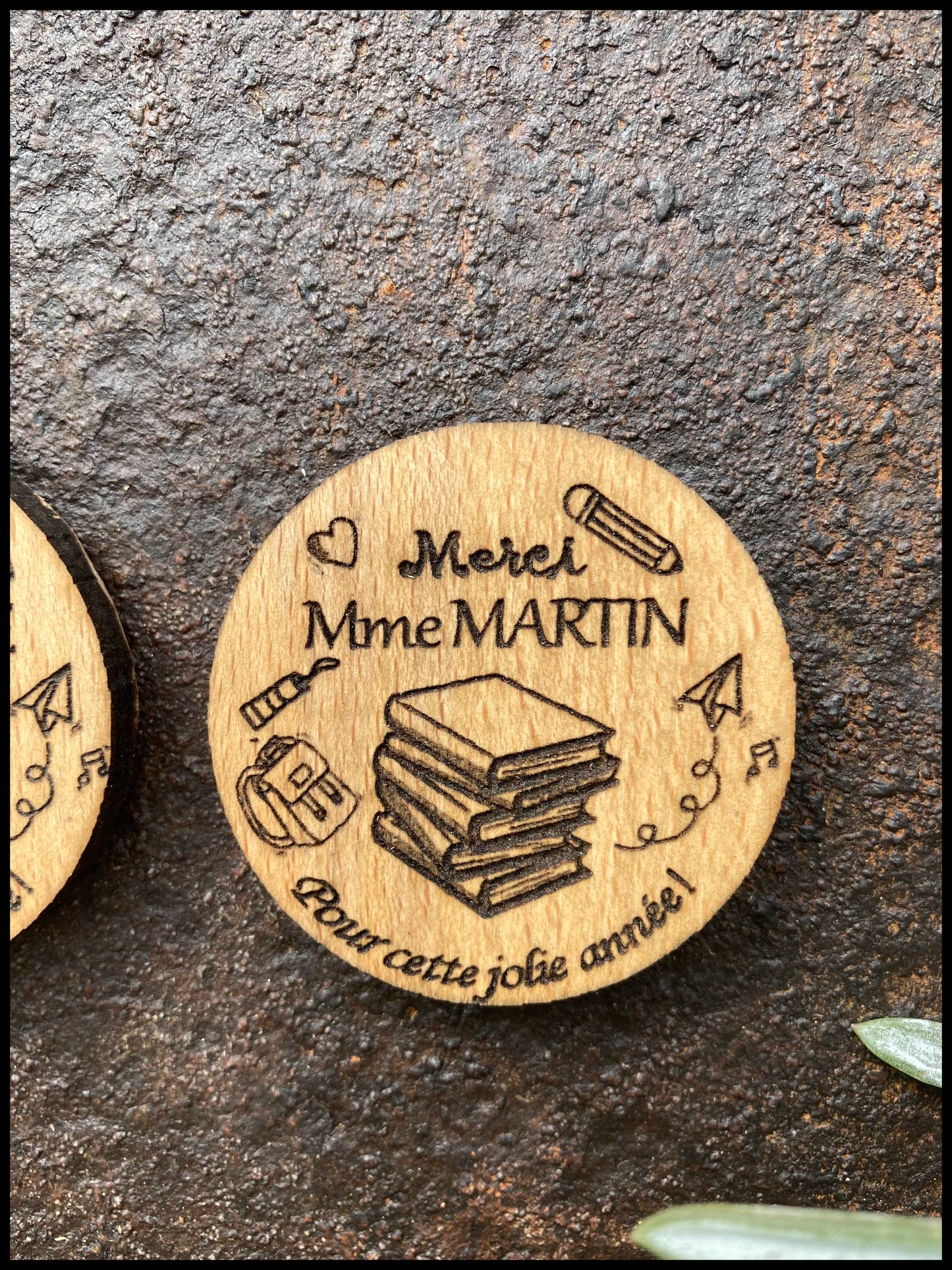 Magnet en bois massif de hêtre, un cadeau très attachant pour une fin d'année scolaire!