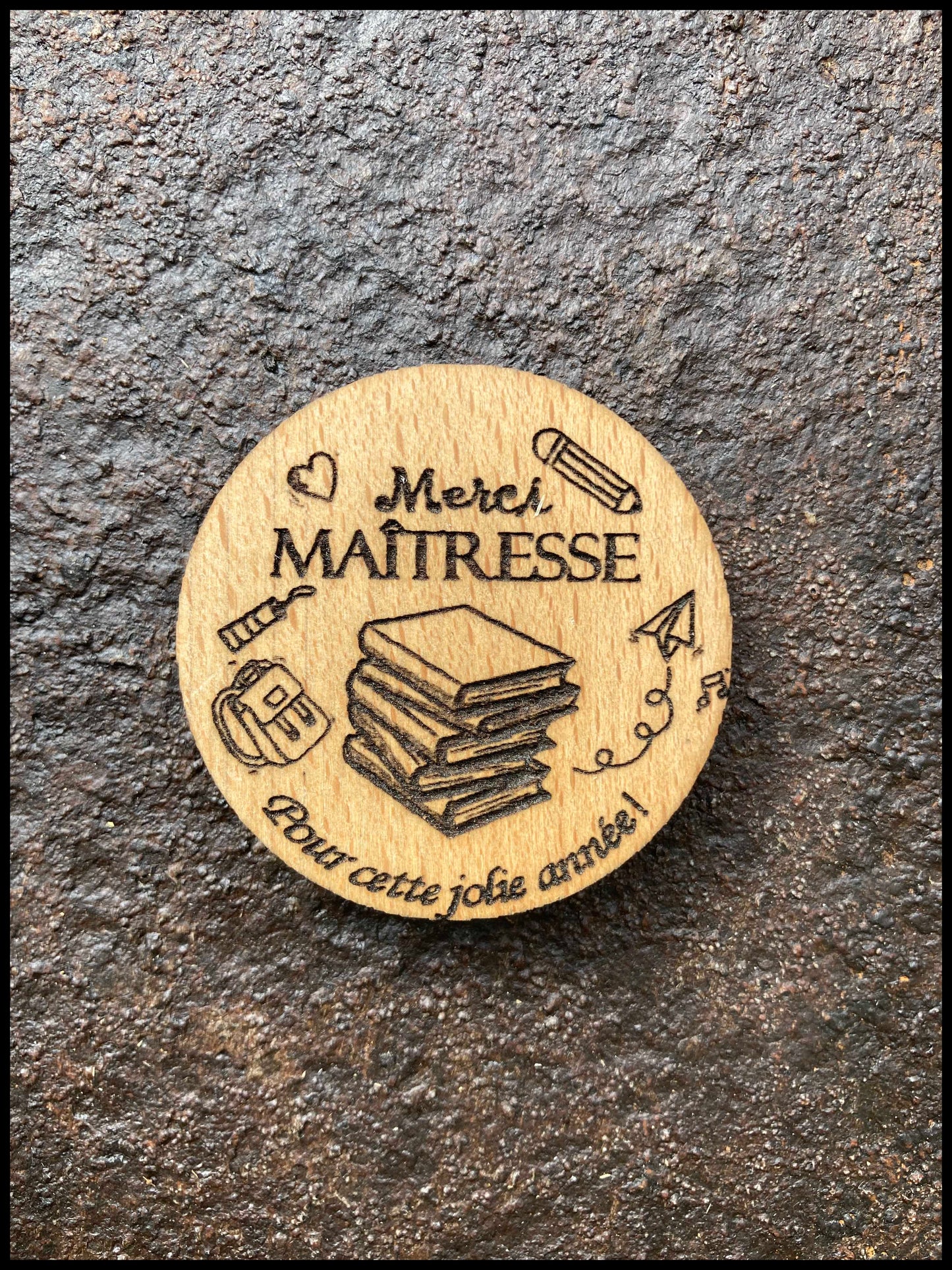 Magnet en bois massif de hêtre, un cadeau très attachant pour une fin d'année scolaire!