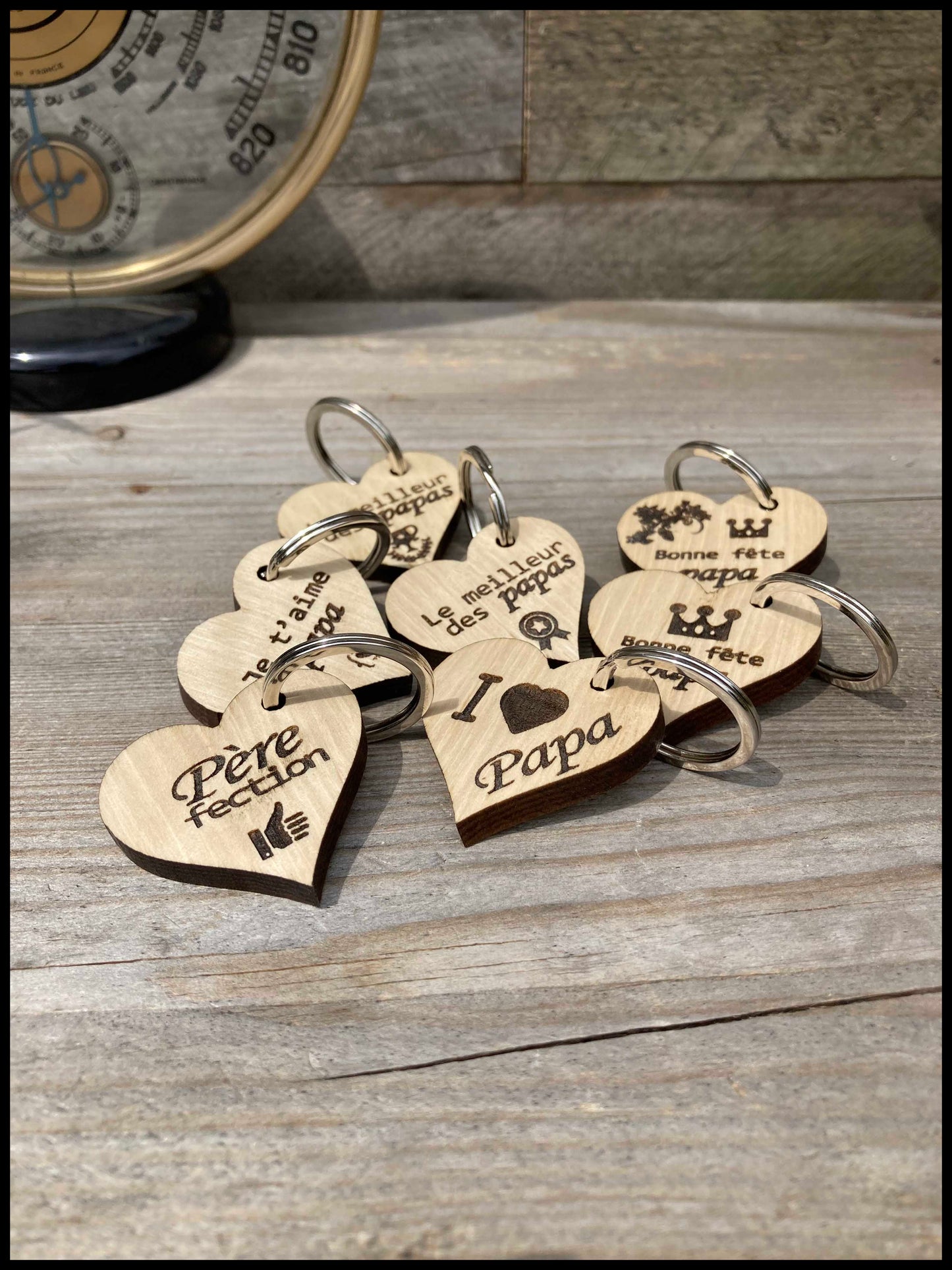 Porte-clés en bois massif de charme: les petits coeurs de charme, pour papa!