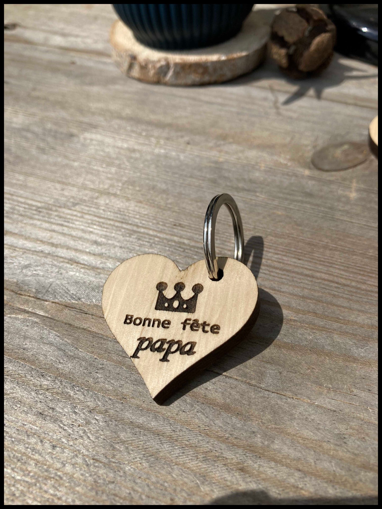 Porte-clés en bois massif de charme: les petits coeurs de charme, pour papa!