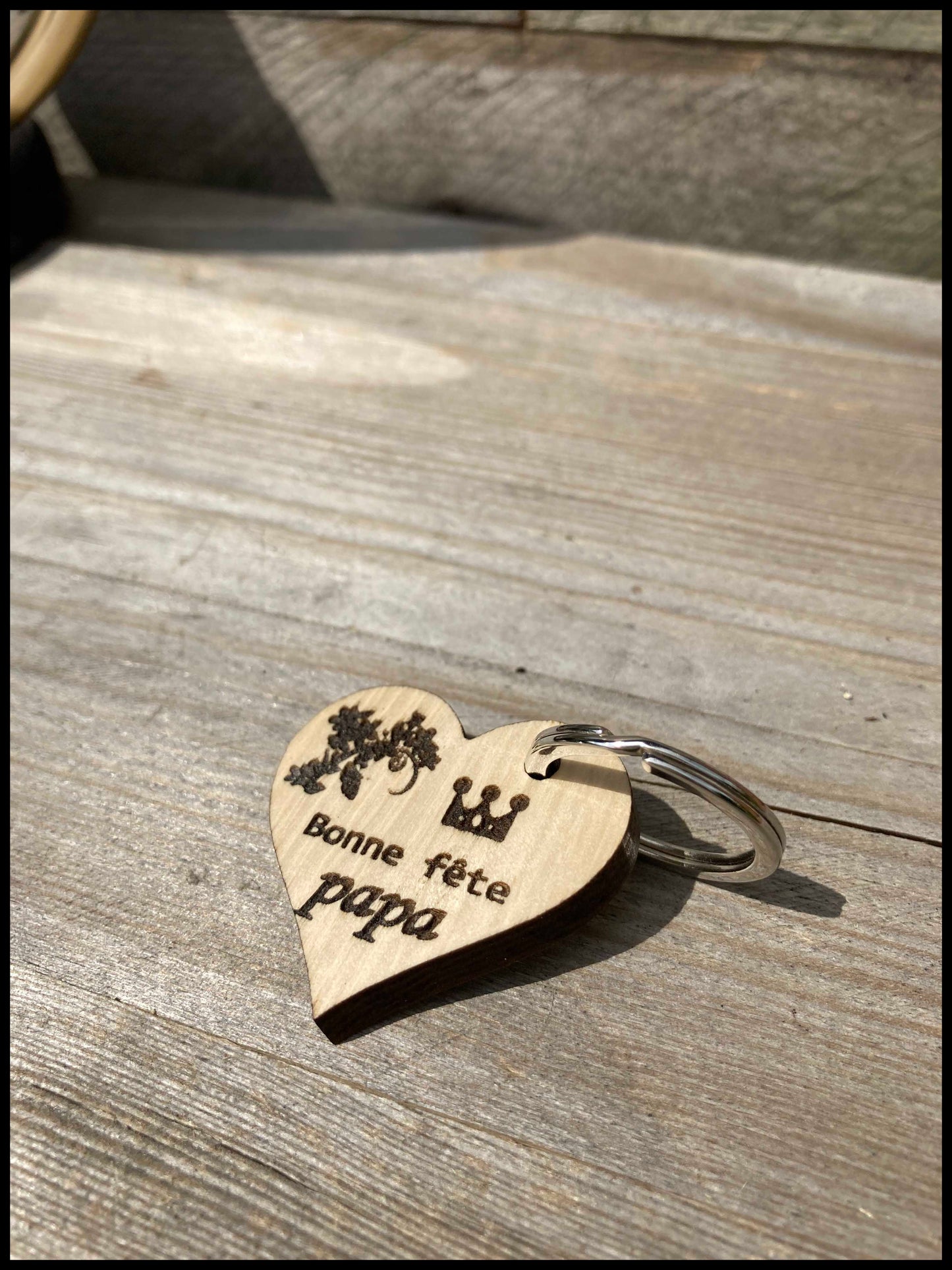 Porte-clés en bois massif de charme: les petits coeurs de charme, pour papa!