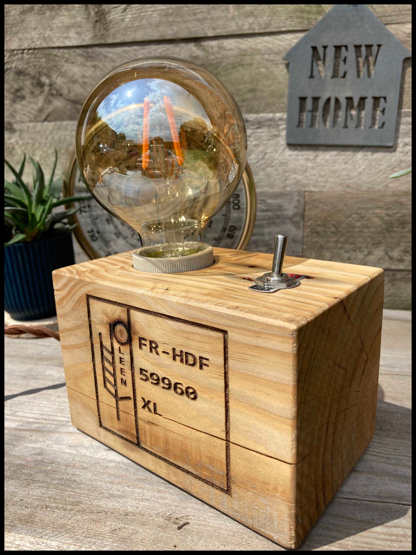 Industrial lamp in pallet cube: la Palampe