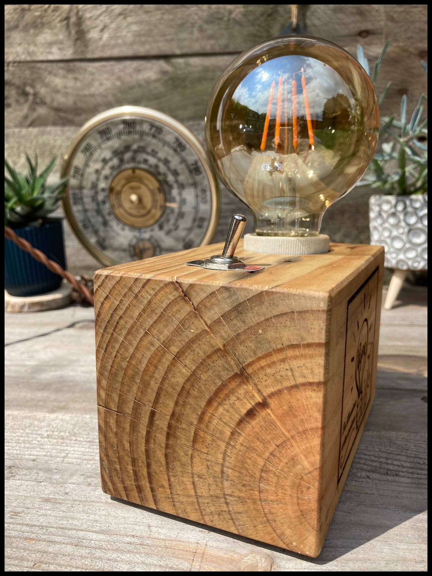 Industrial lamp in pallet cube: la Palampe