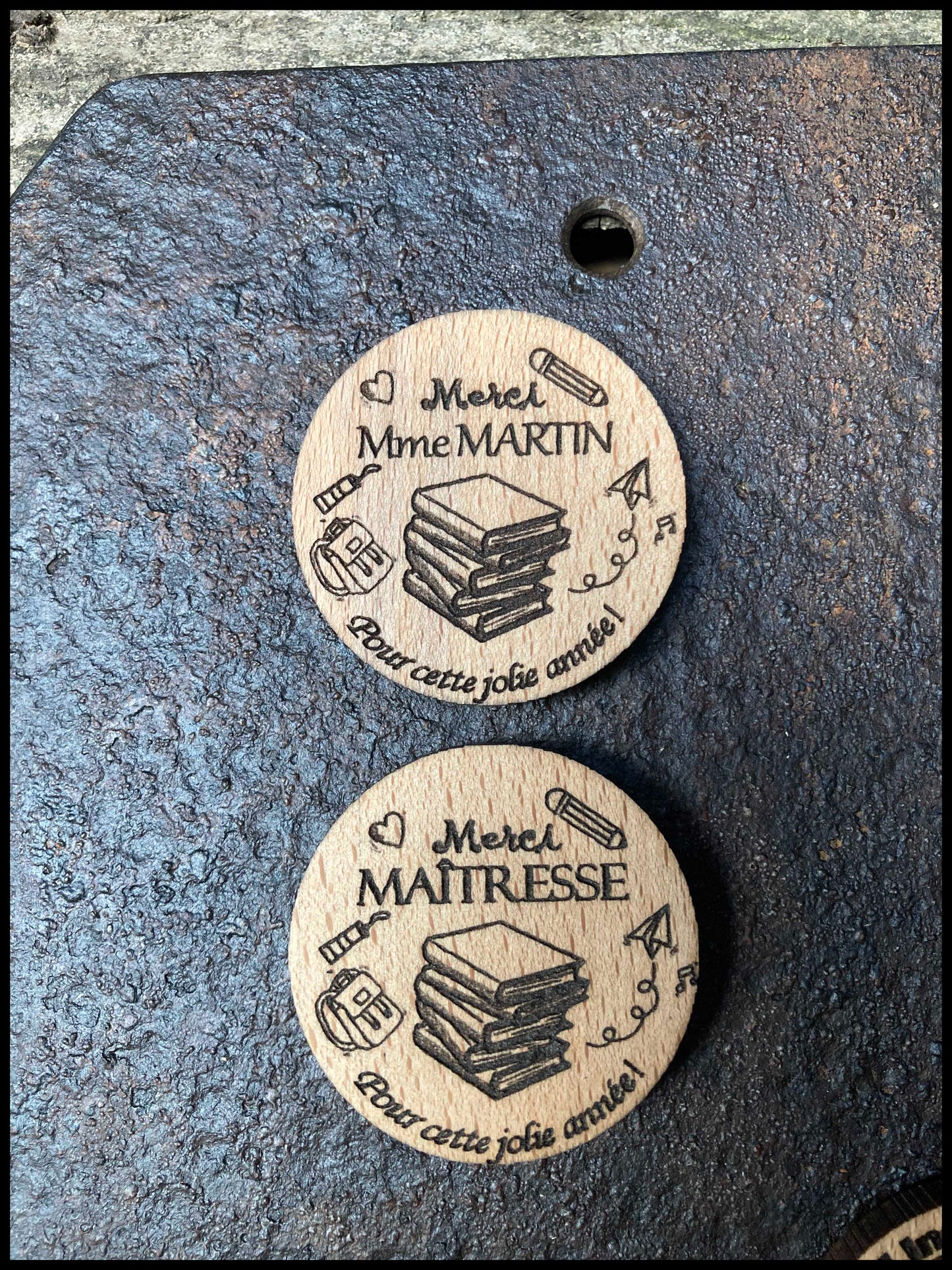 Magnet en bois massif de hêtre, un cadeau très attachant pour une fin d'année scolaire!