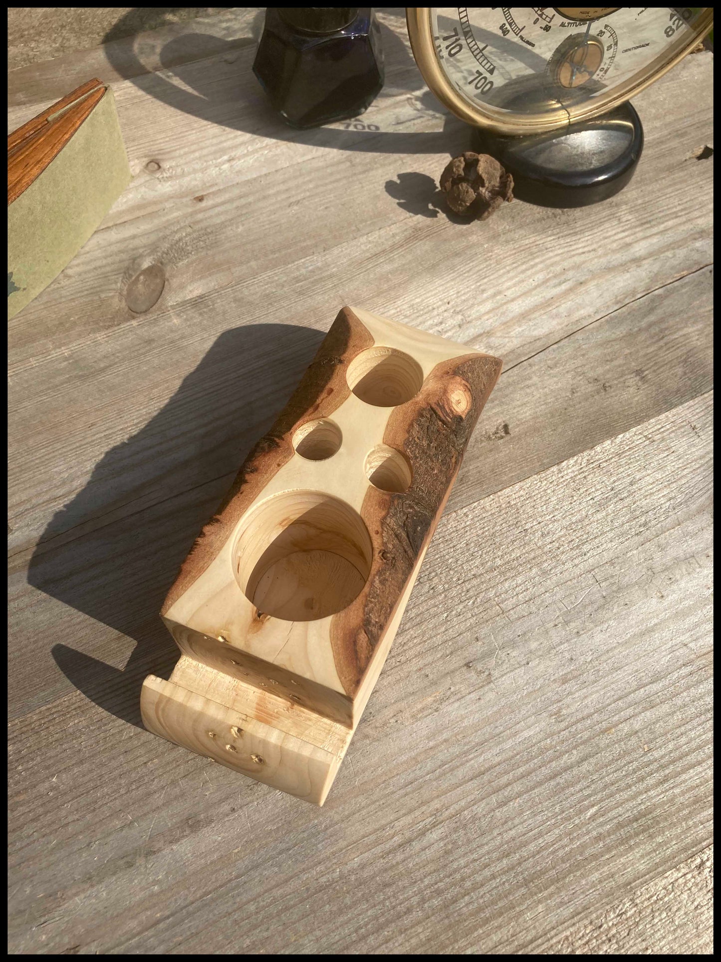 Solid thuja wood desk organizer: a desk Thurganizer