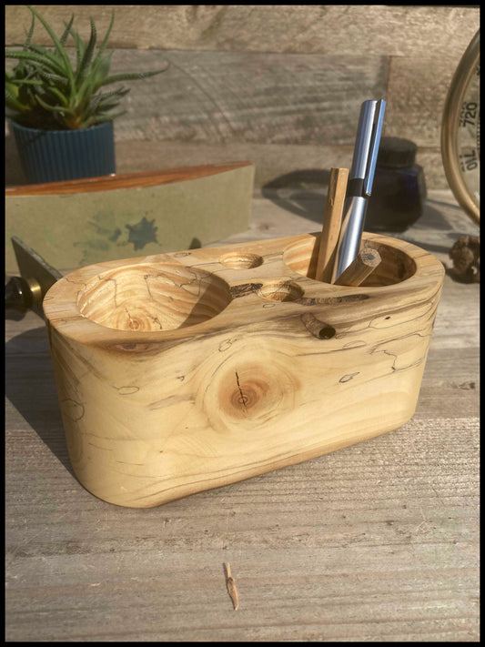 Solid thuja wood desk organizer: a desk Thurganizer