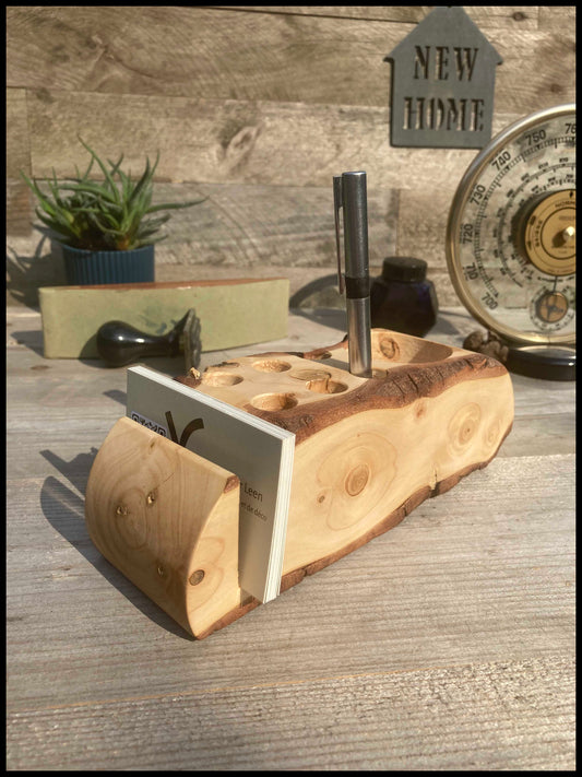 Solid thuja wood desk organizer: a desk Thurganizer