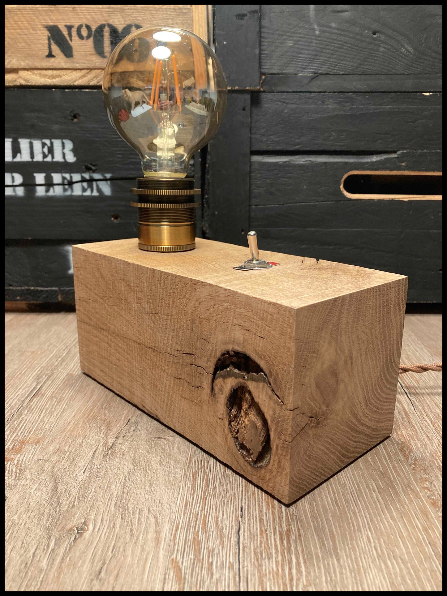 Industrial Edison lamp in solid oak and laburnum key: the Edison Beam with a key