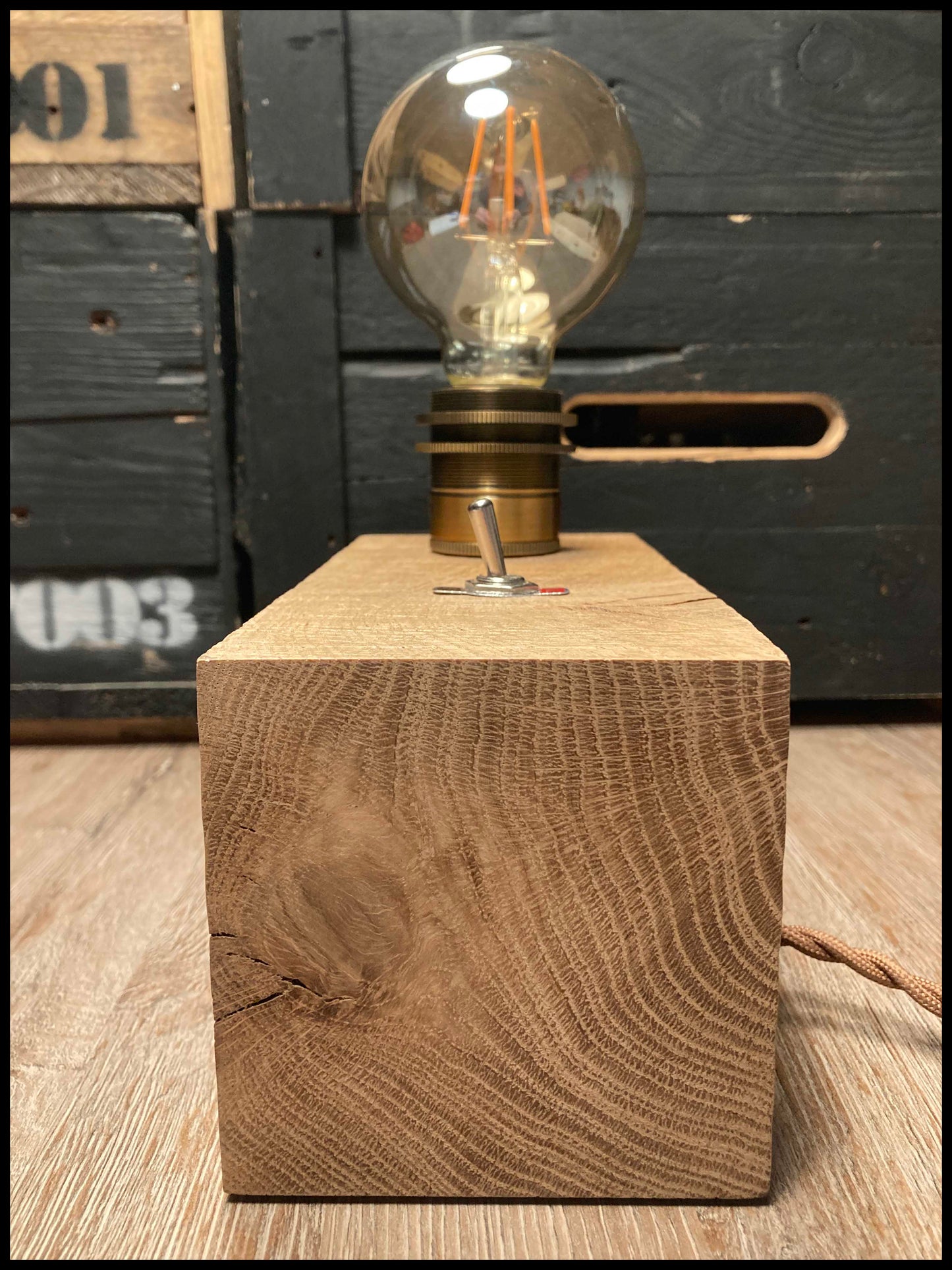 Industrial Edison lamp in solid oak and laburnum key: the Edison Beam with a key