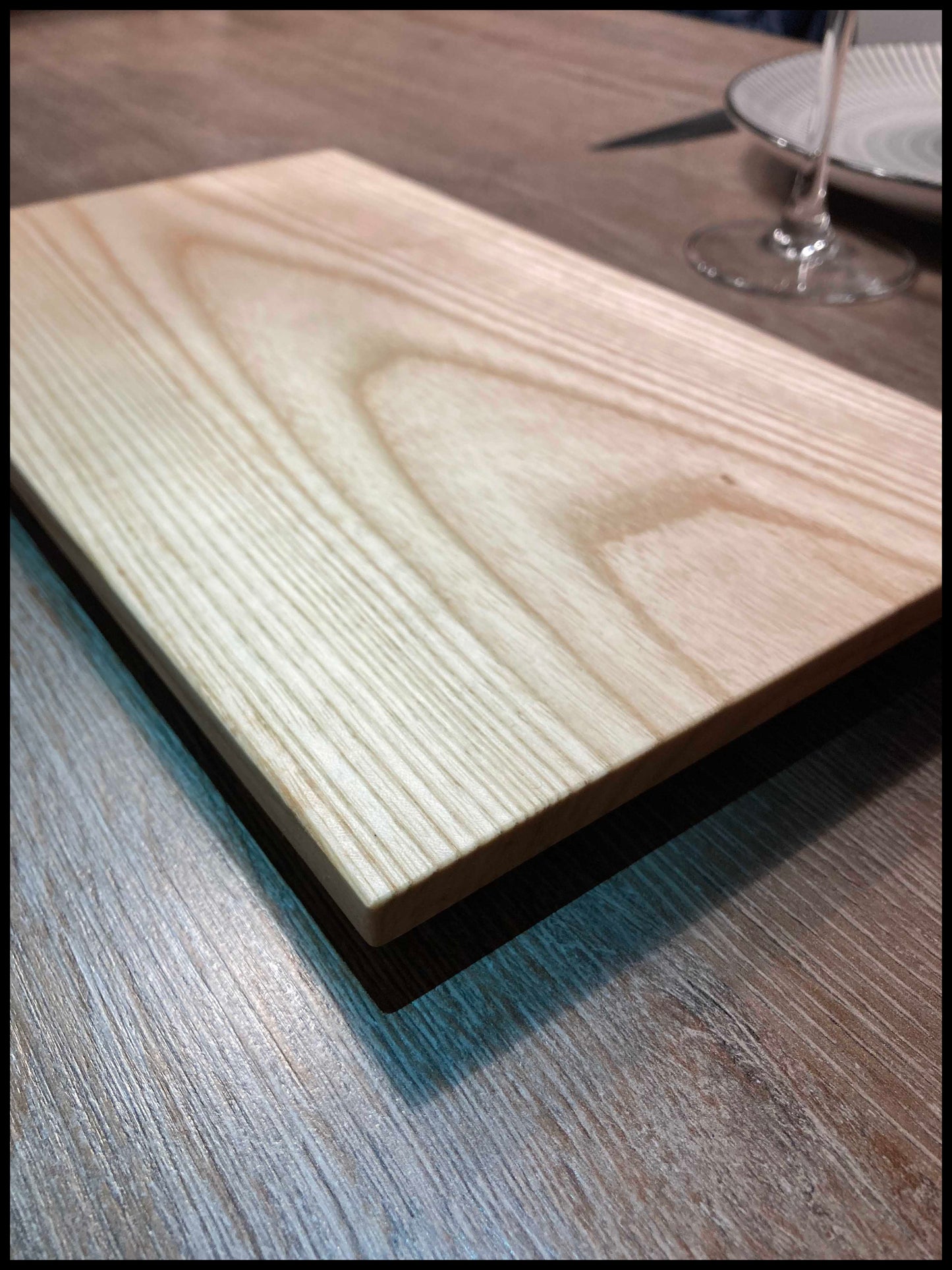 Solid ash wood cutting board: La Saucifrêne