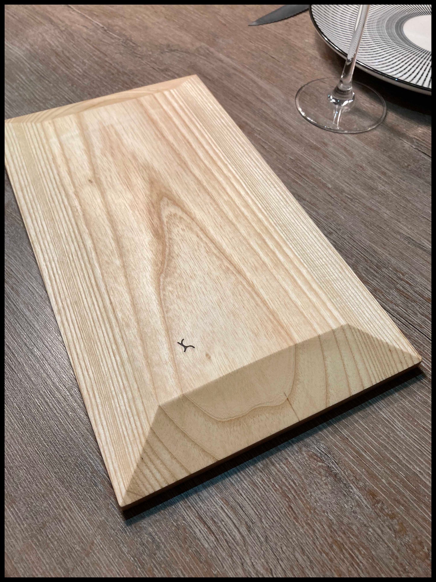 Solid ash wood cutting board: La Saucifrêne