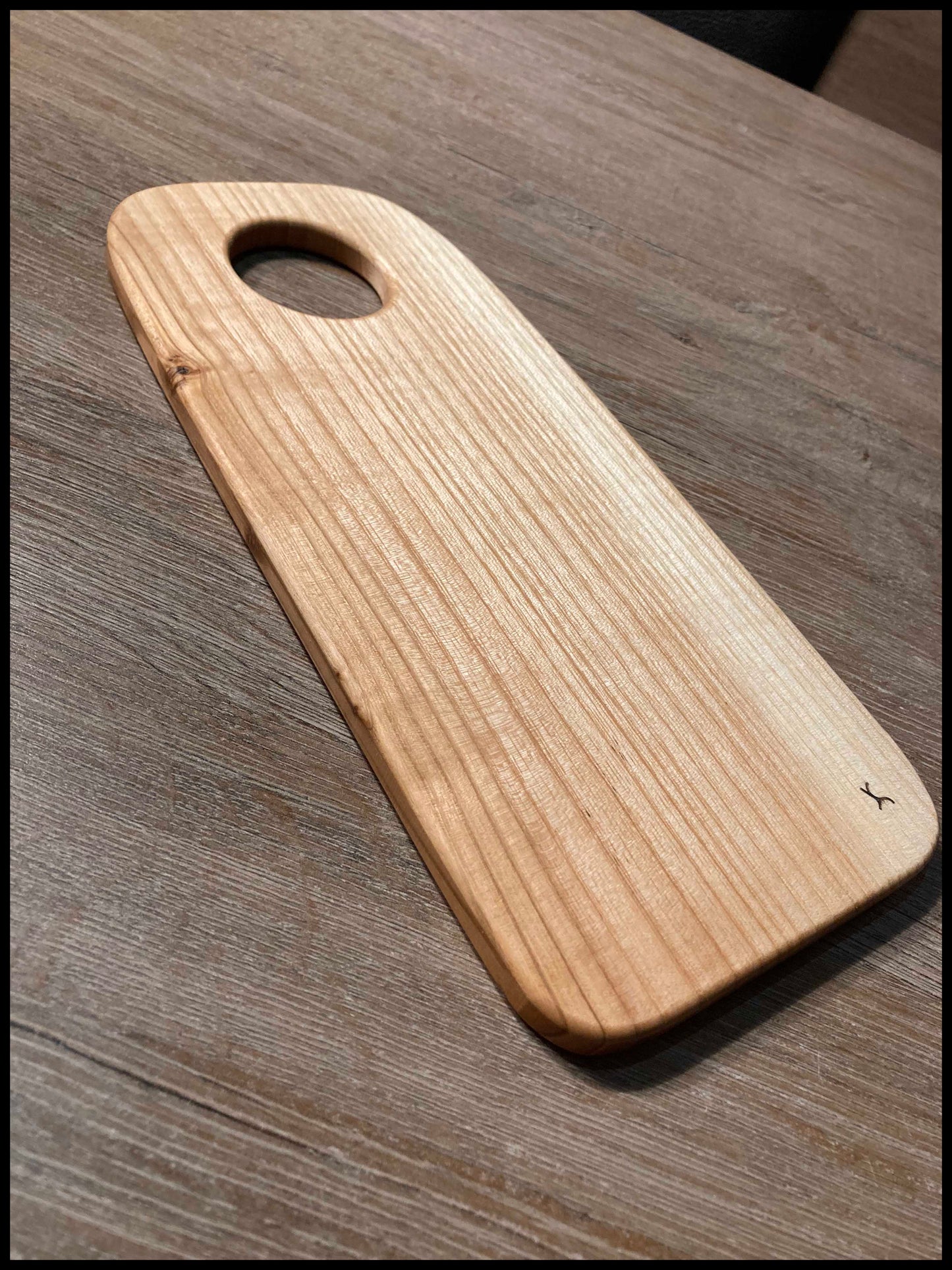 Solid ash wood cutting board: La Saucifrêne