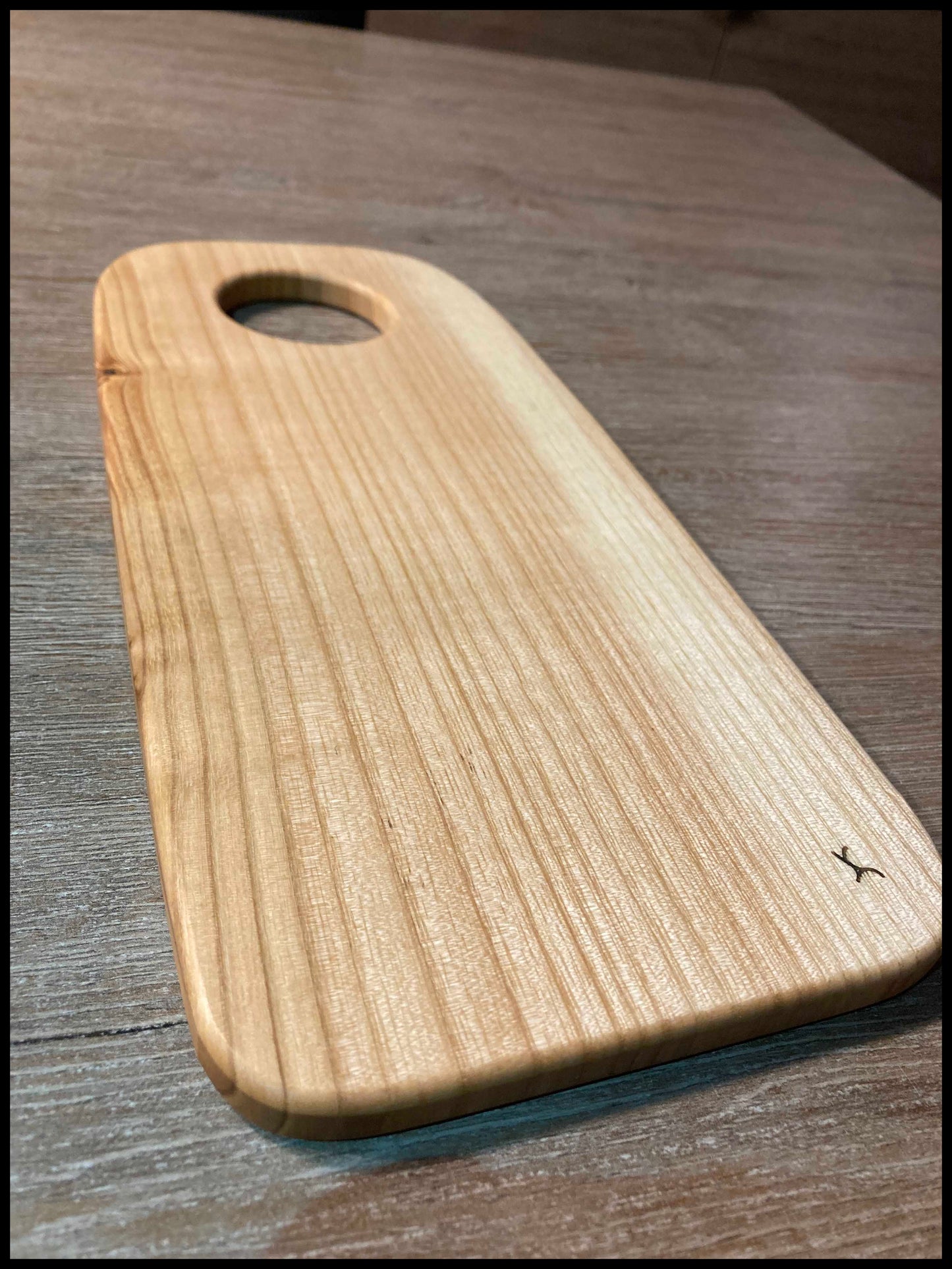 Solid ash wood cutting board: La Saucifrêne