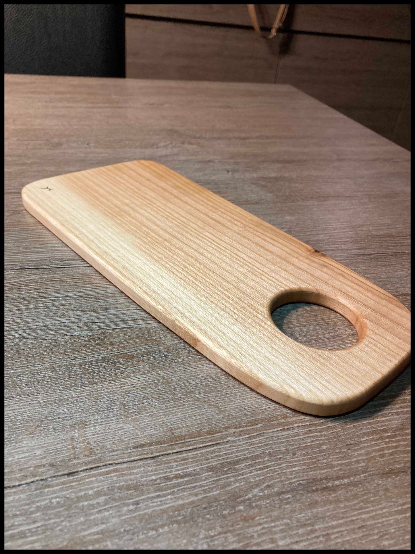 Solid ash wood cutting board: La Saucifrêne