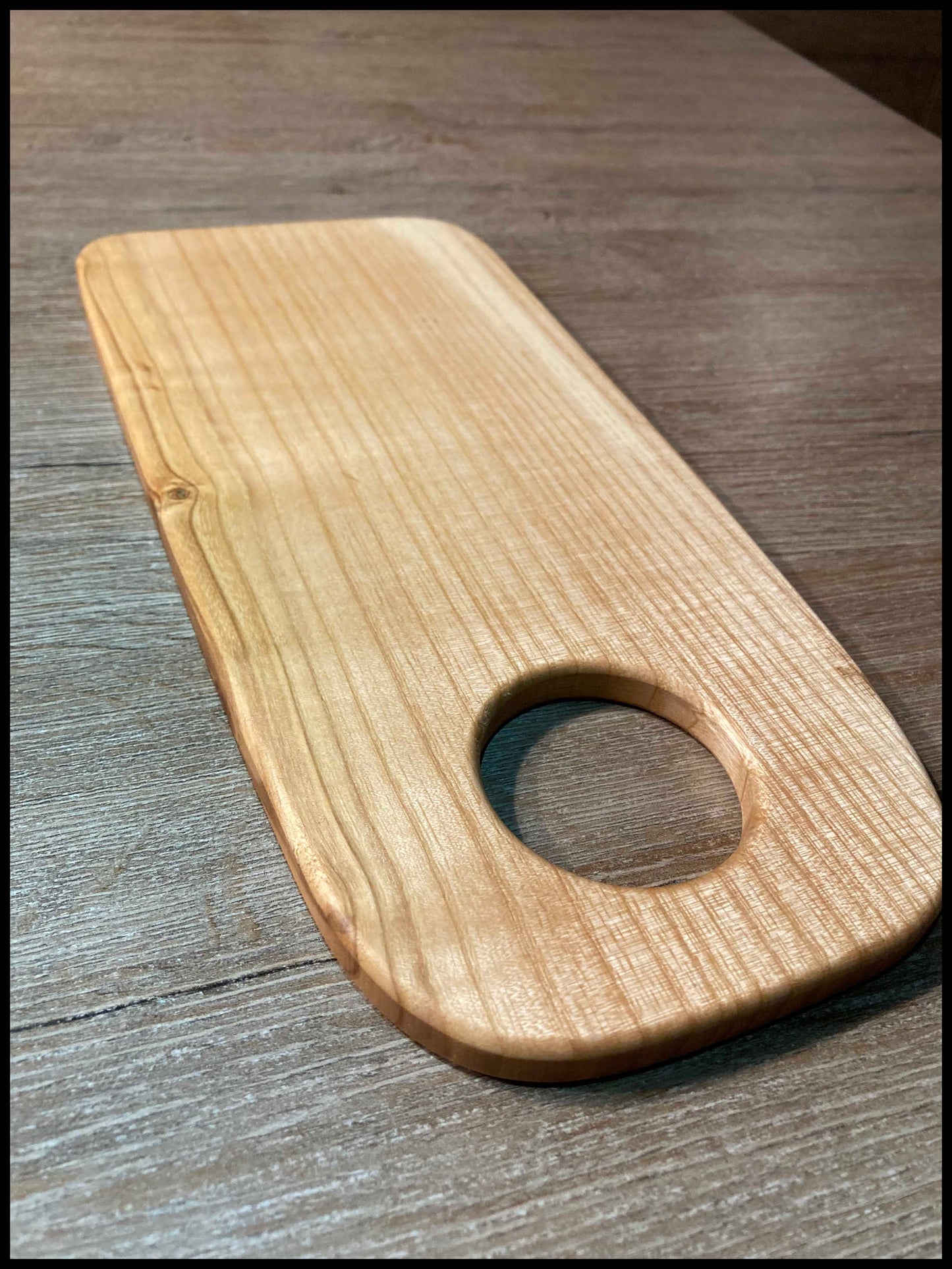 Solid ash wood cutting board: La Saucifrêne