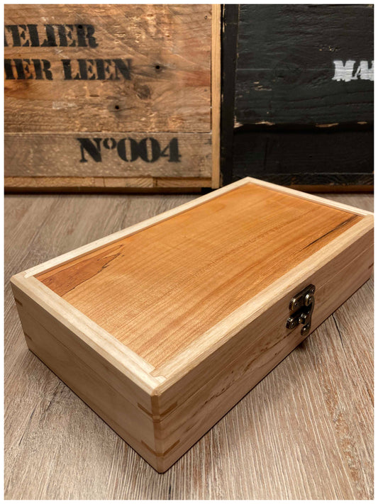 Boîte à bijoux en bois massif avec finition huile dure, vue dessus