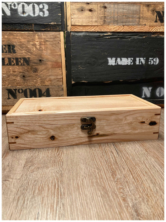 Boîte à bijoux en bois massif de frêne noueux, vue de face