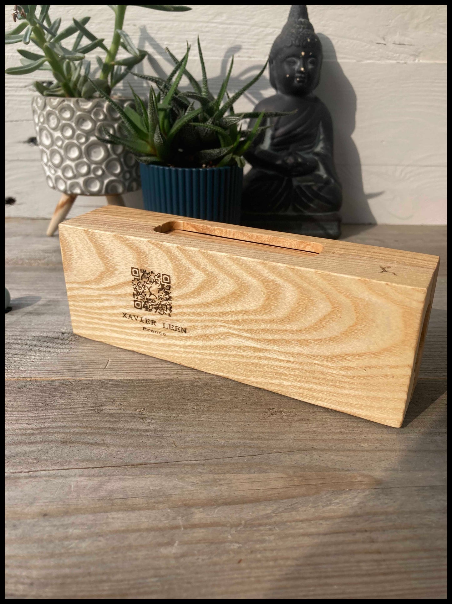 Boîte à bijoux en frêne olivier, vue du dessous