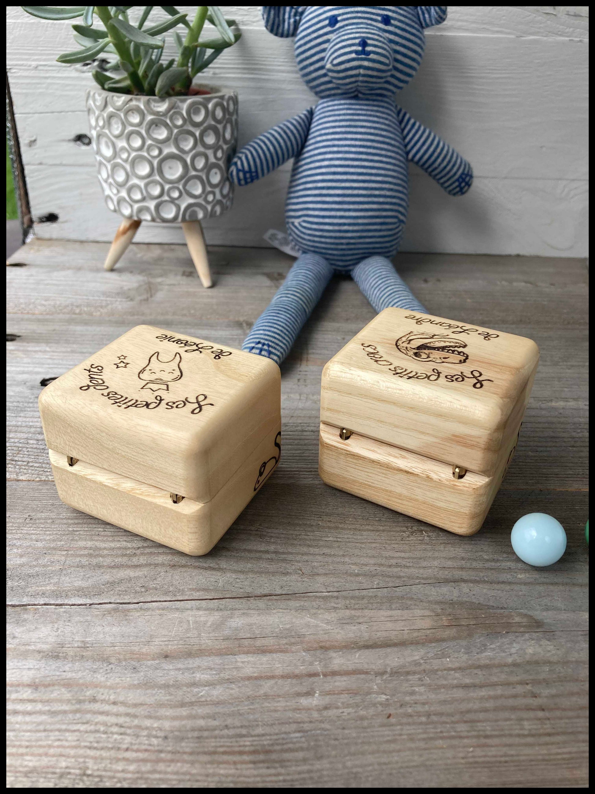 Boîte à dents de lait en bois massif d’érable personnalisée, vue arrière