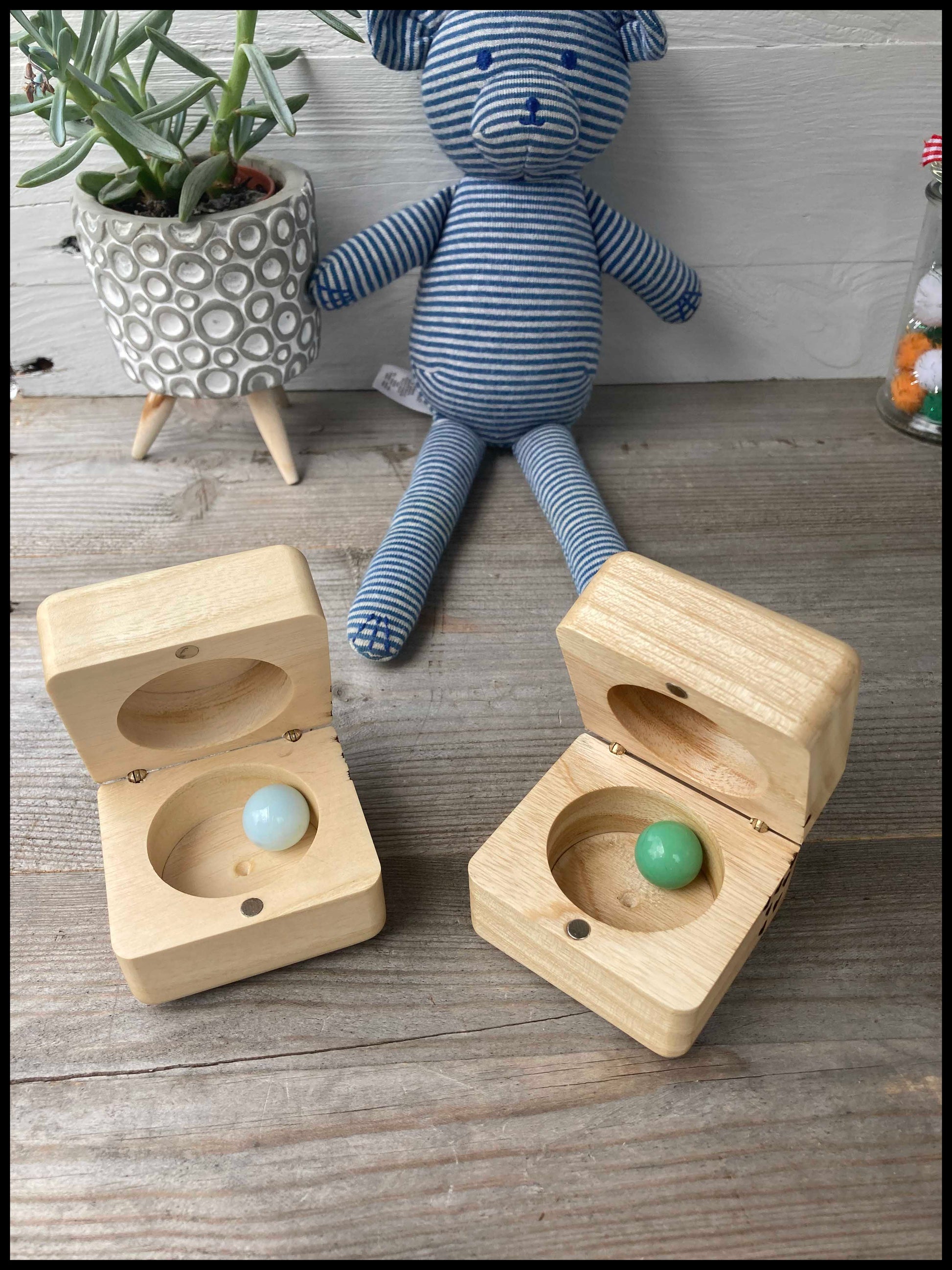 Boîte à dents de lait en érable massif ouverte