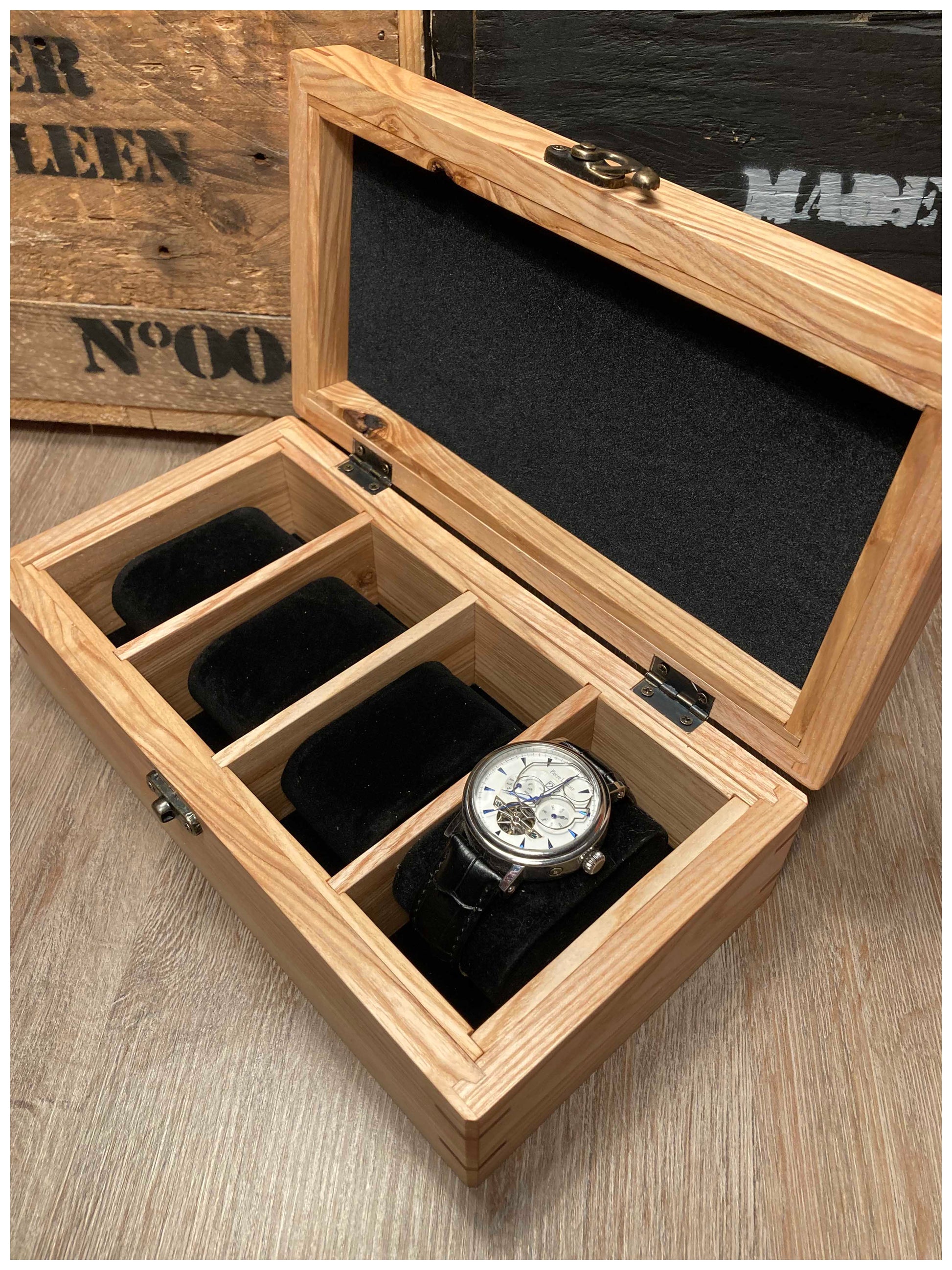 écrin à montres fait main bois local frêne olivier avec velours haut de gamme