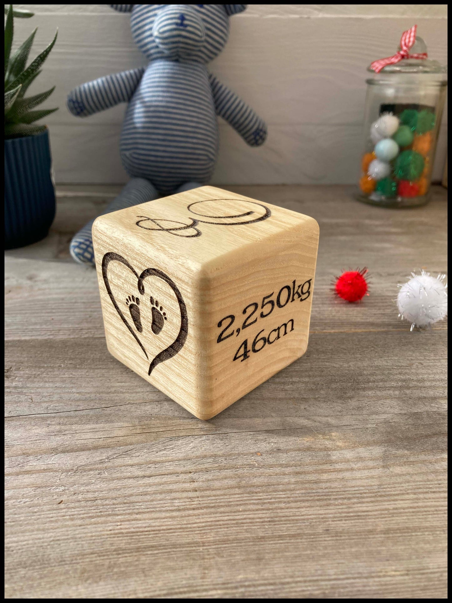 Cube de naissance personnalisé en bois massif de frêne, face arrière