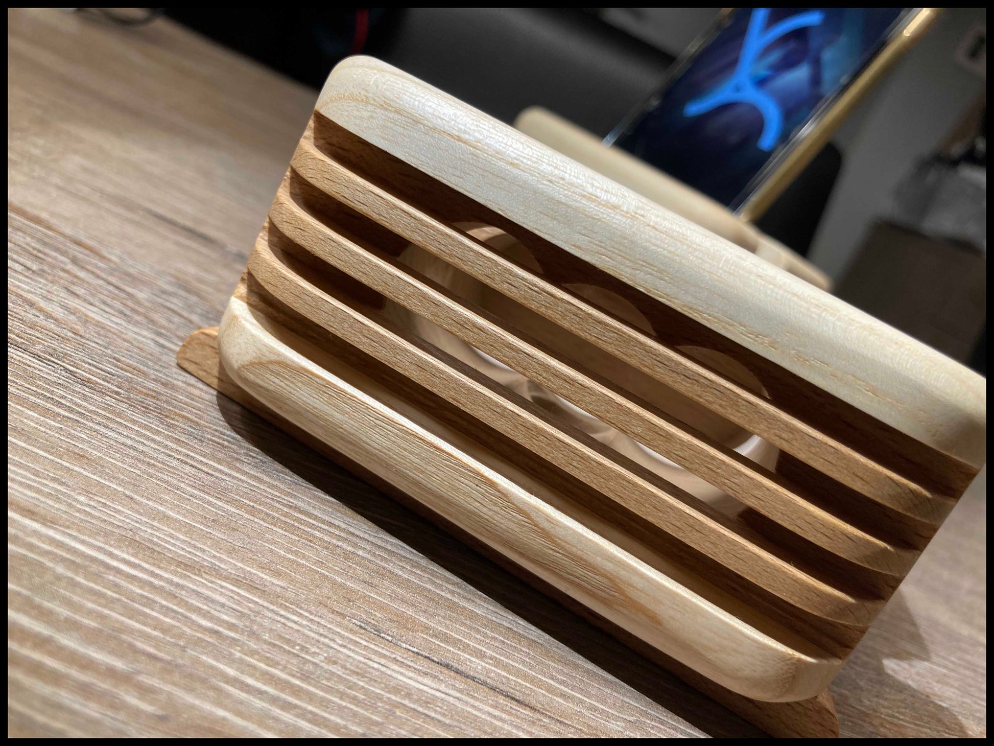 Enceinte passive bois massif hêtre & érable, vue d’angle