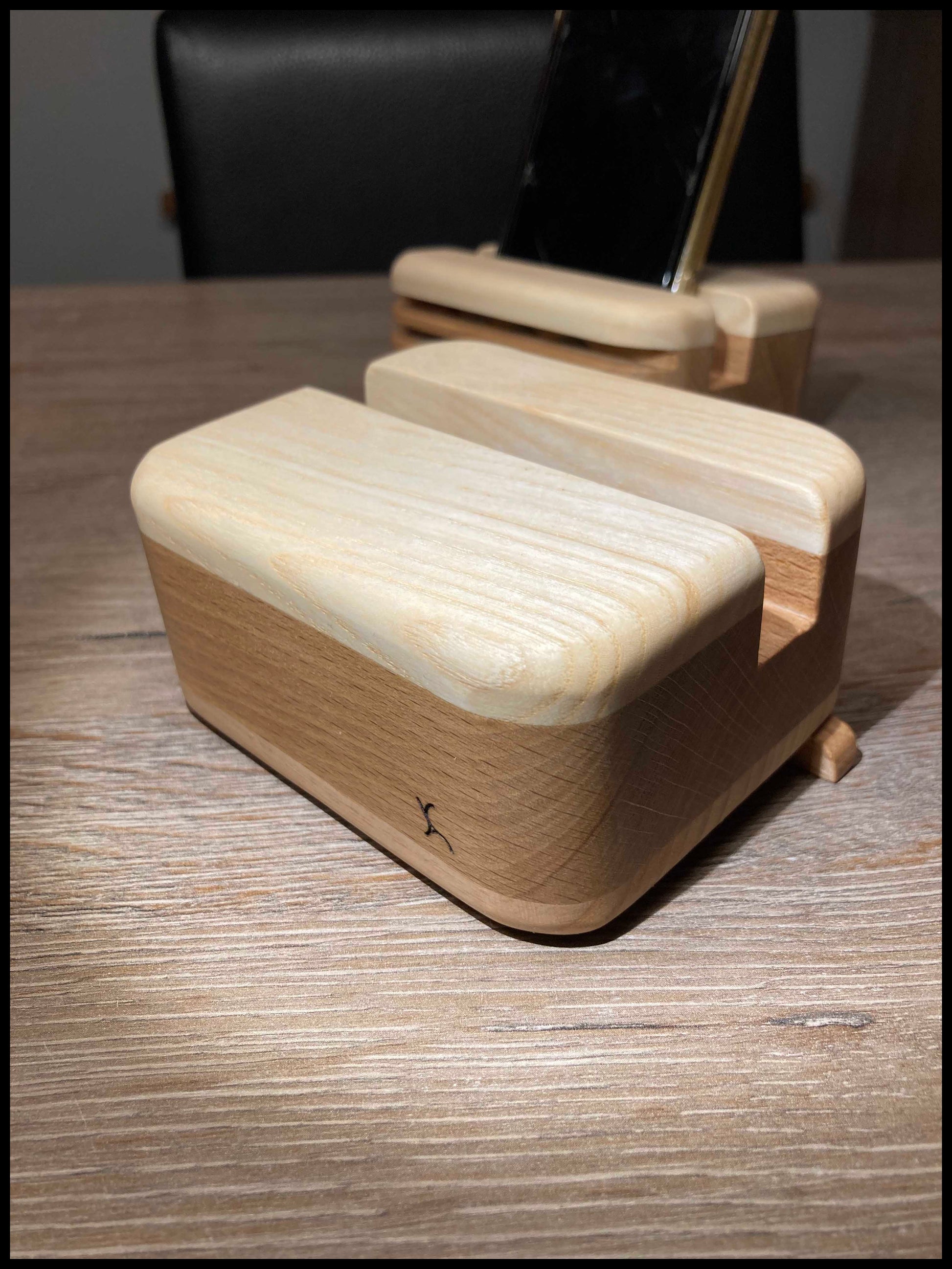 Arrière de l'enceinte en bois massif hêtre & érable