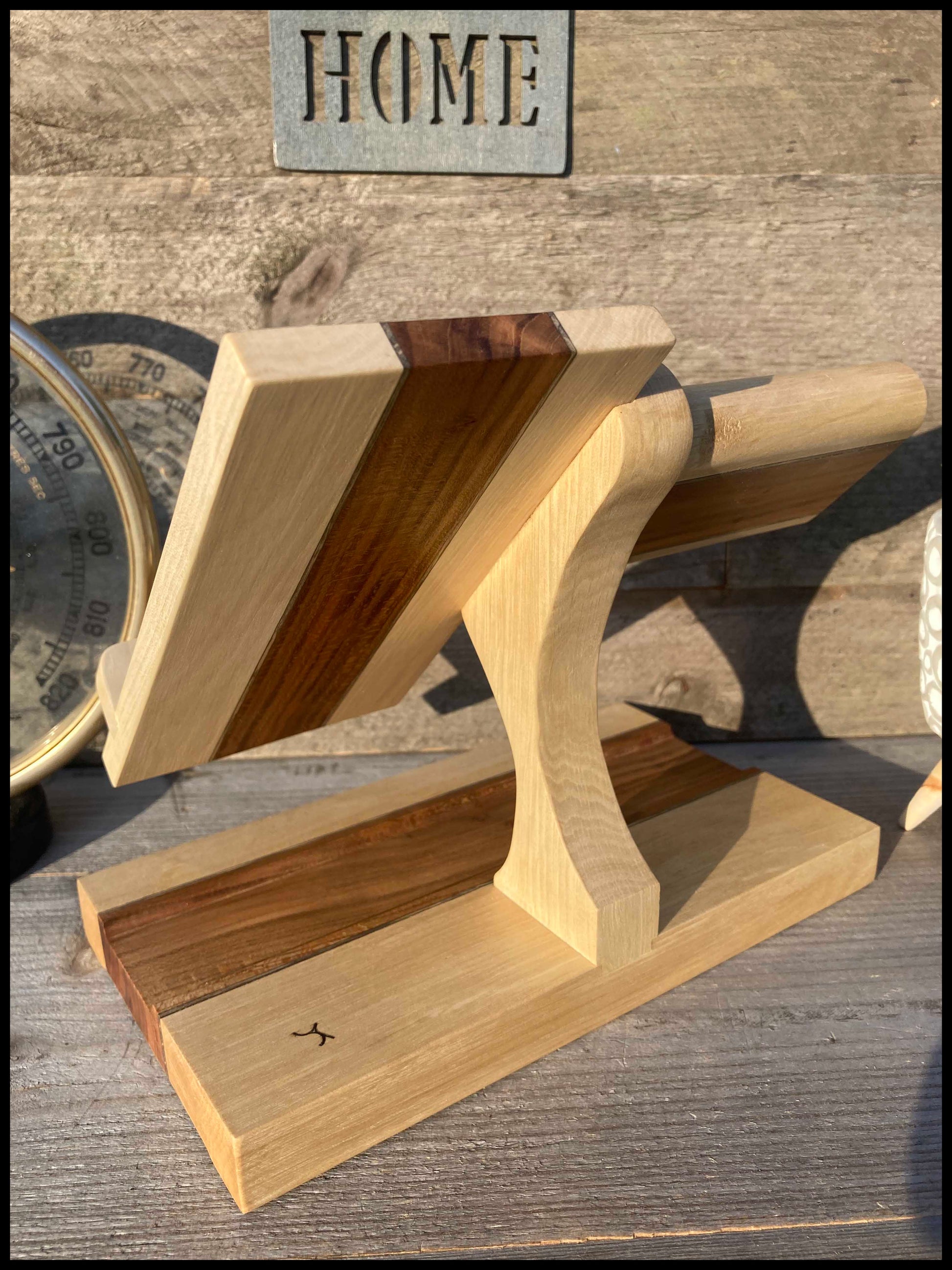 Station téléphone et montre en bois massif d’aubépine et de charme, face arrière