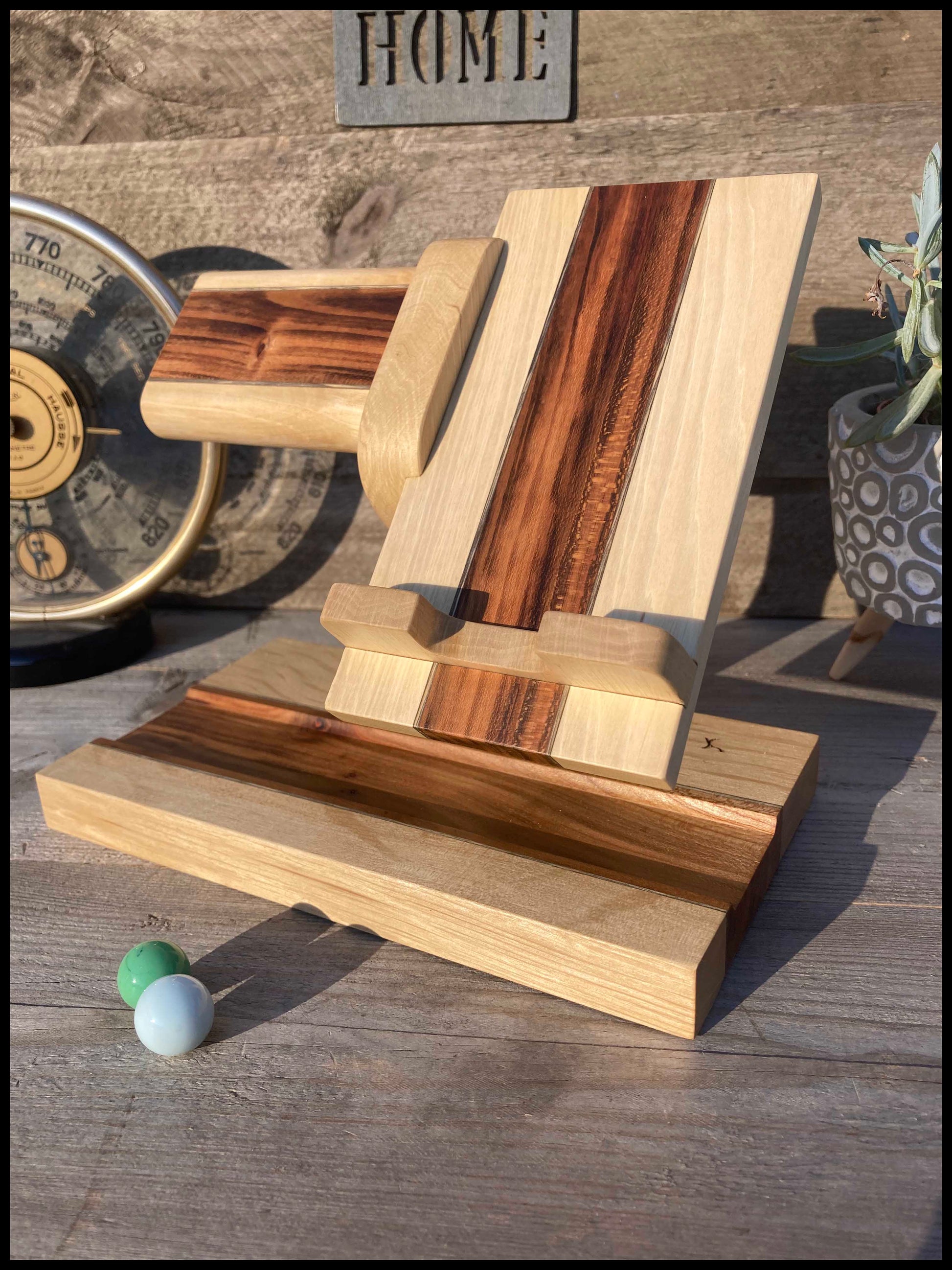 Station téléphone et montre en bois massif d’aubépine et de charme