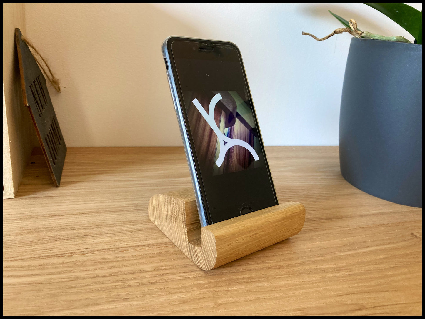 Telephone stand in solid ash wood: a Téléphofrêne