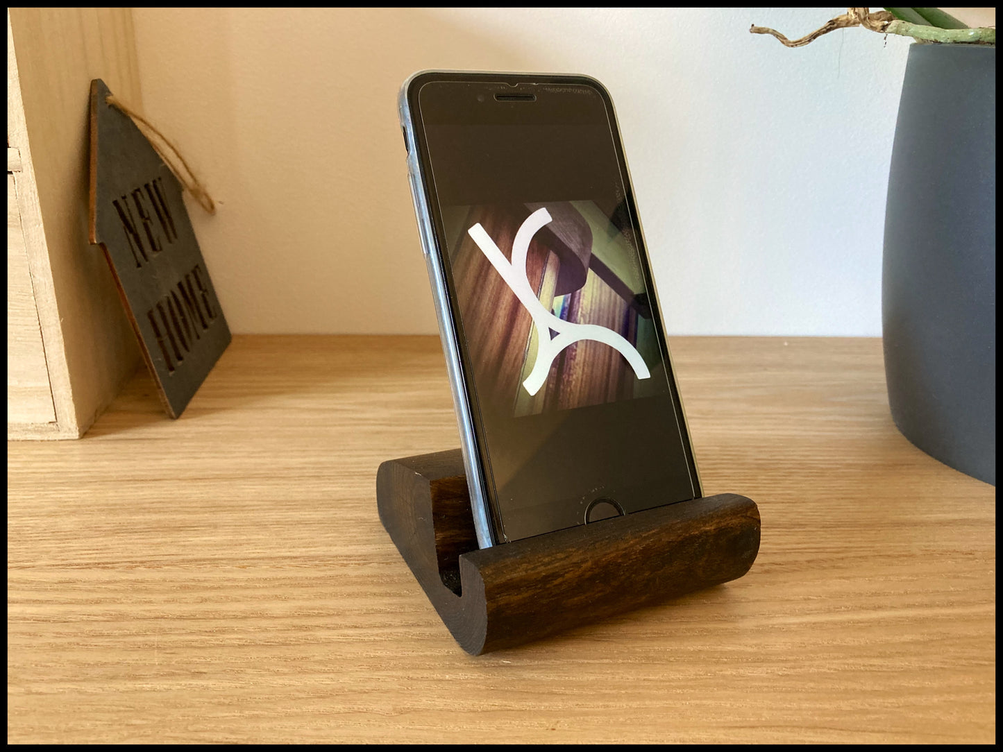 Telephone stand in solid black locust wood, ebonized faux acacia: Télacacias