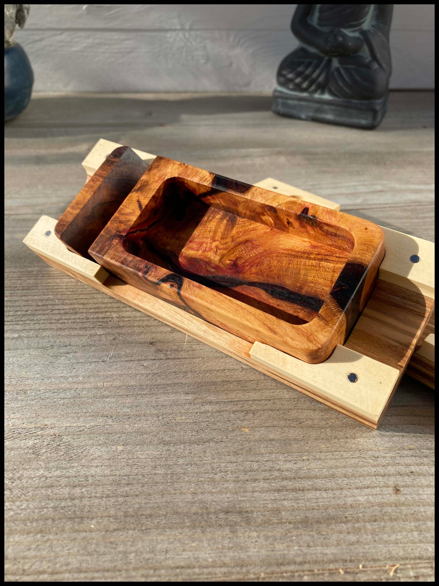 Boîte à bijoux en bois massif de frêne et de pommier: La Pomme frênette