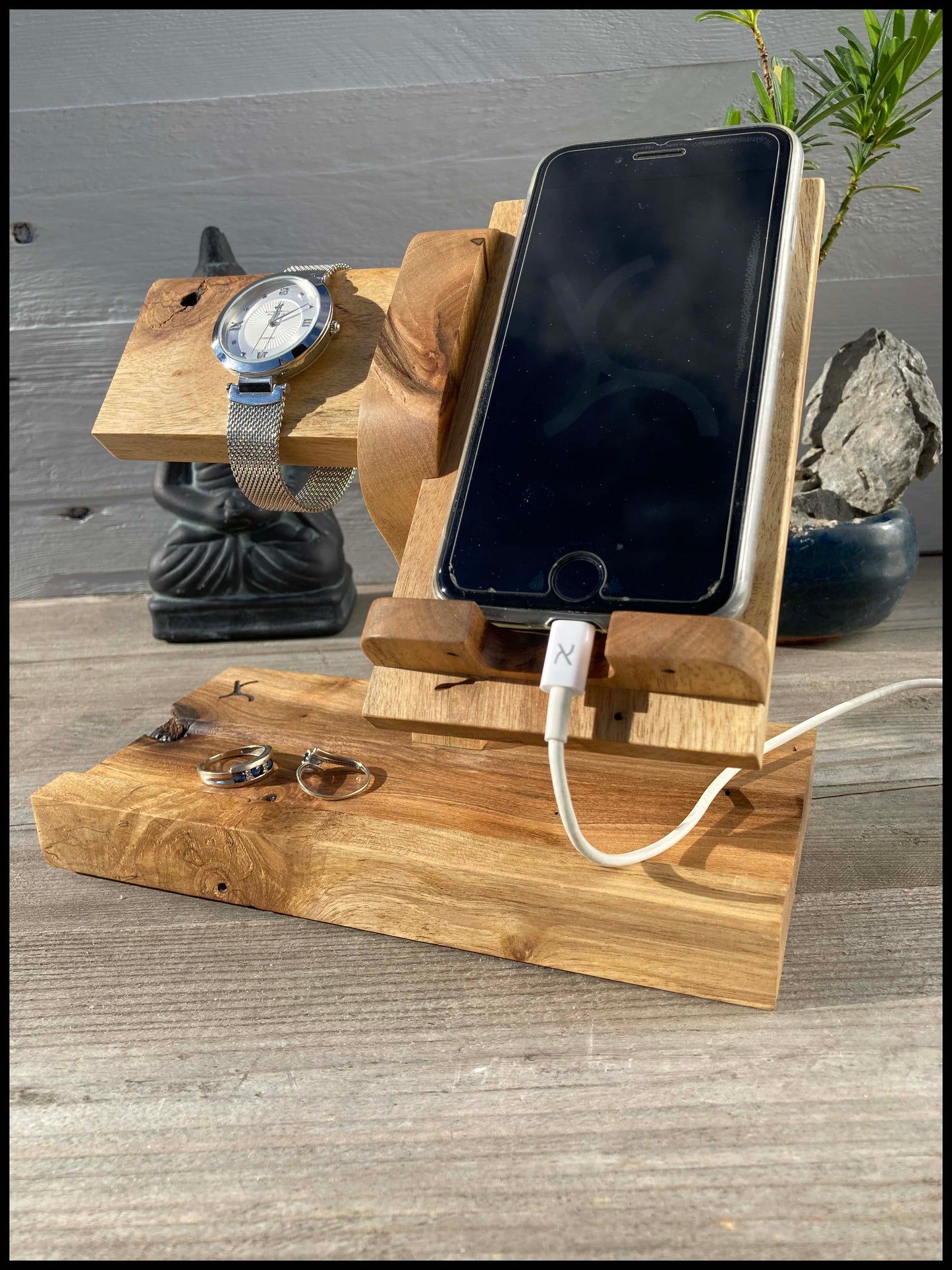 Phone and watch holder in solid walnut wood: the Crazy Combinoyer