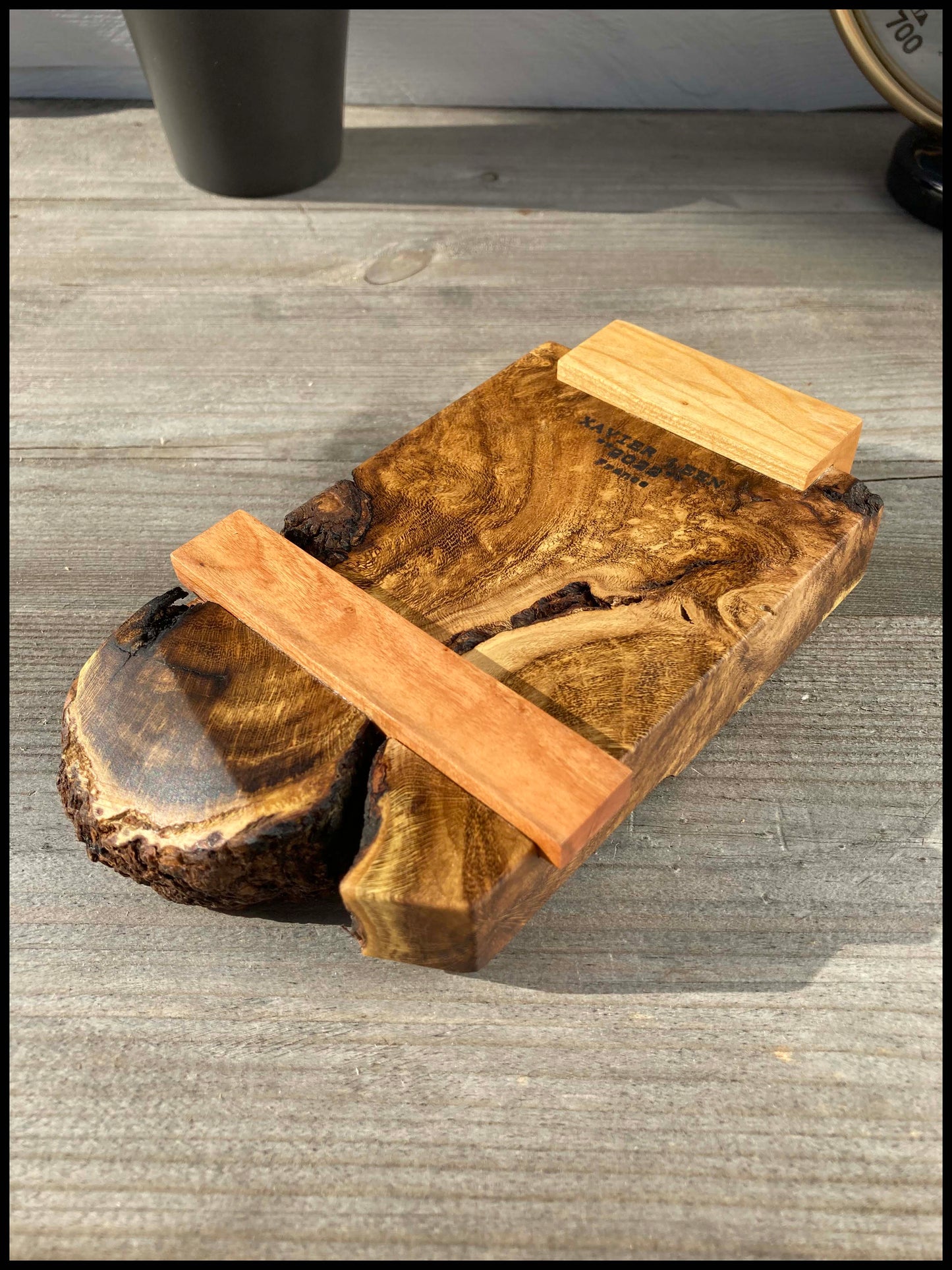 Pocket tray made of laburnum root and apple tree: The rooted Cytipoche