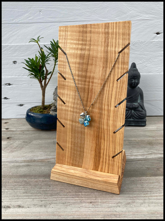 Necklace holder in solid olive ash wood: the Petit Frênacollier