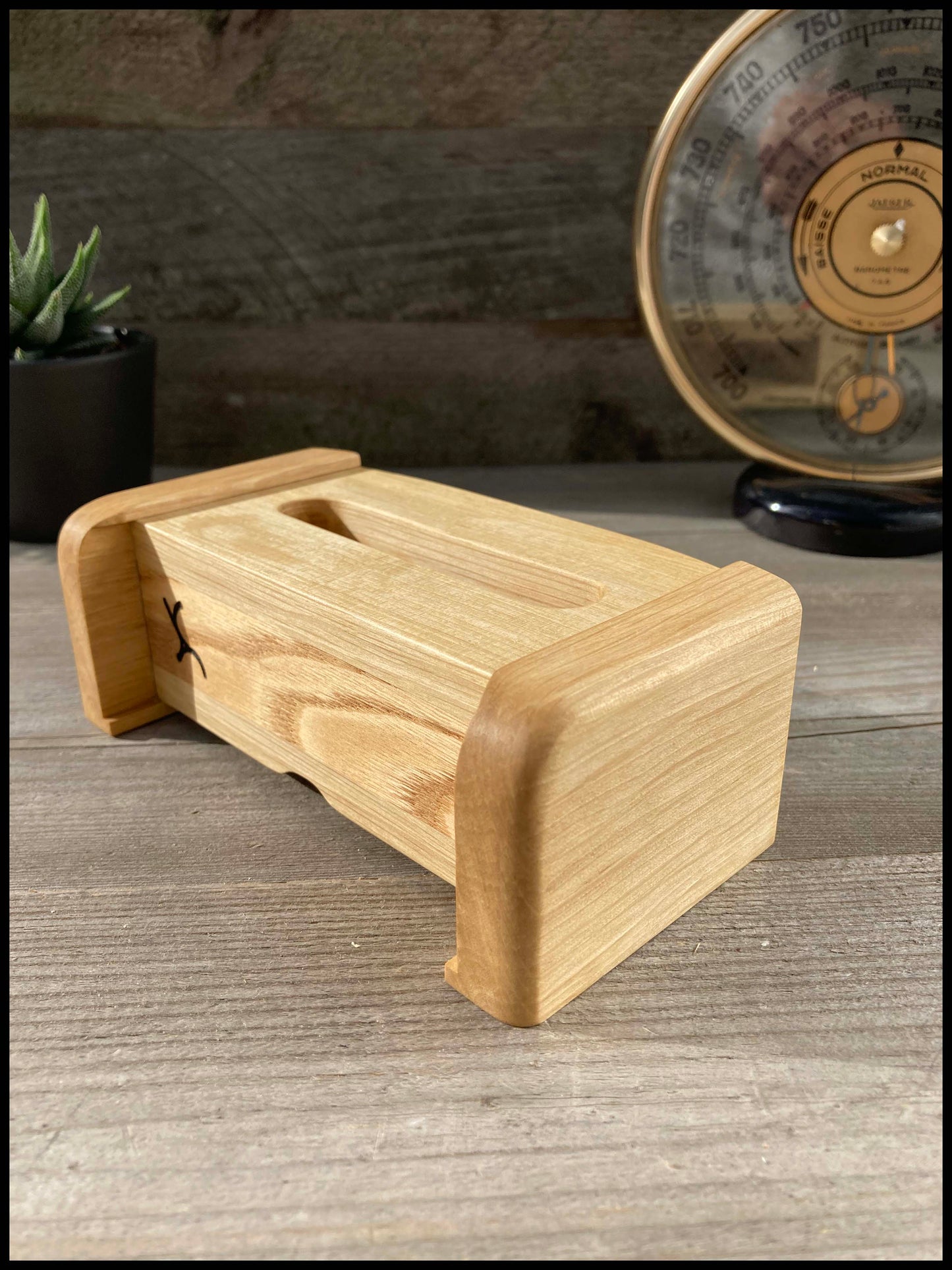 Enceinte passive en bois massif de charme et de frêne: la Charmette résonnante.