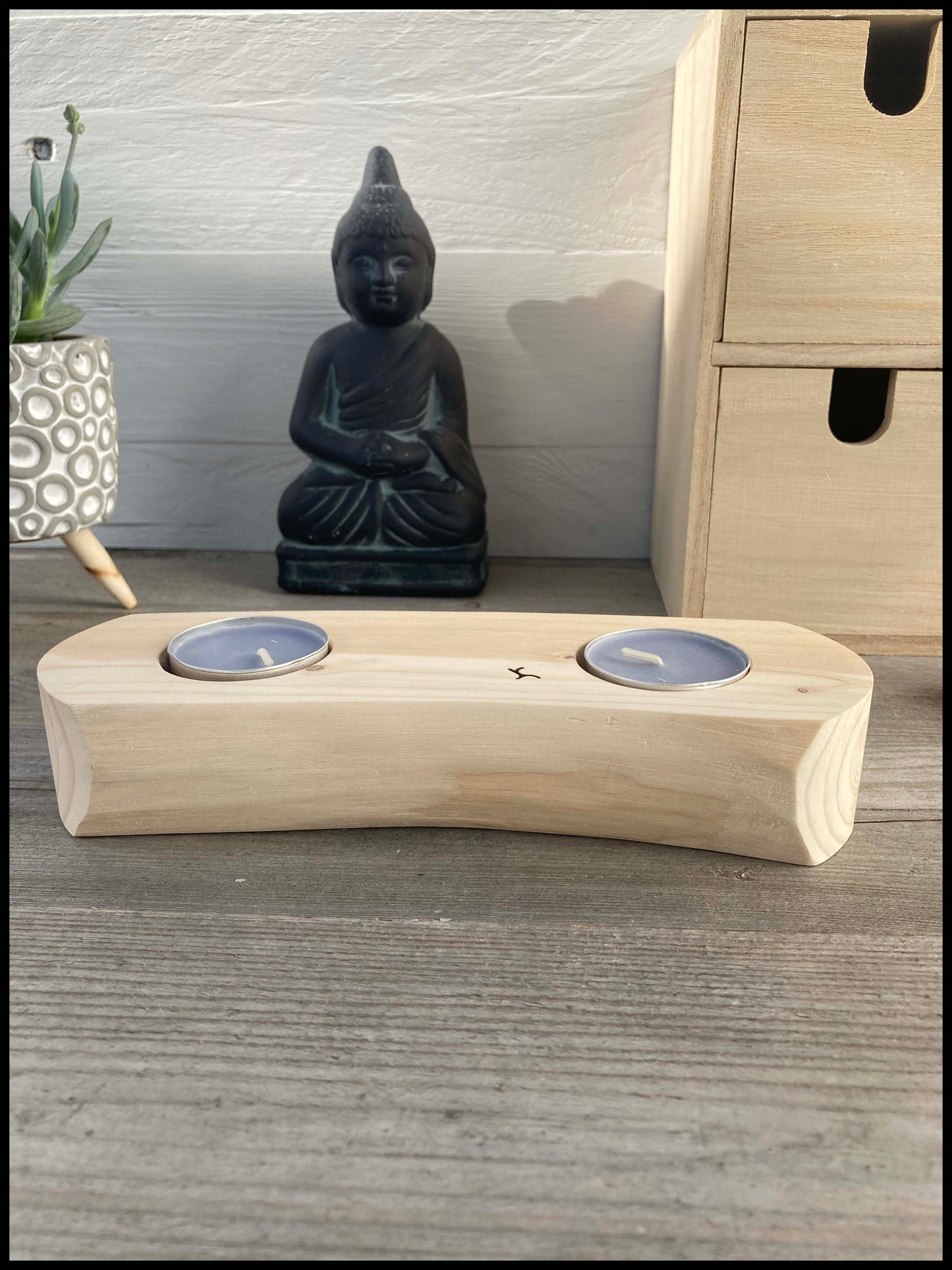 Candle holder in solid thuja wood: a double Thuya candle holder