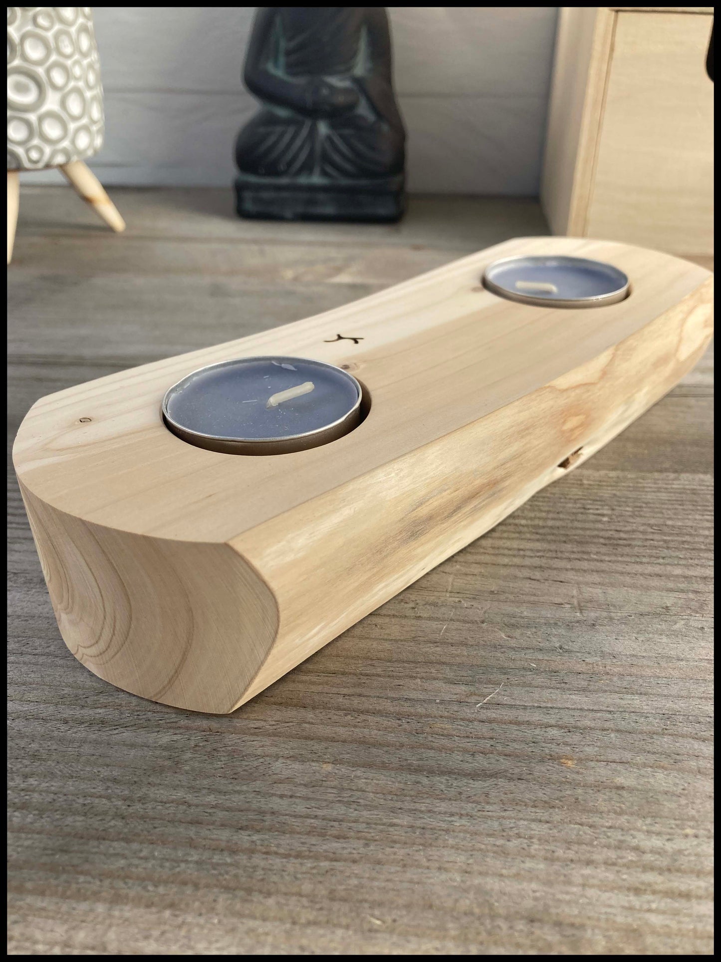Candle holder in solid thuja wood: a double Thuya candle holder