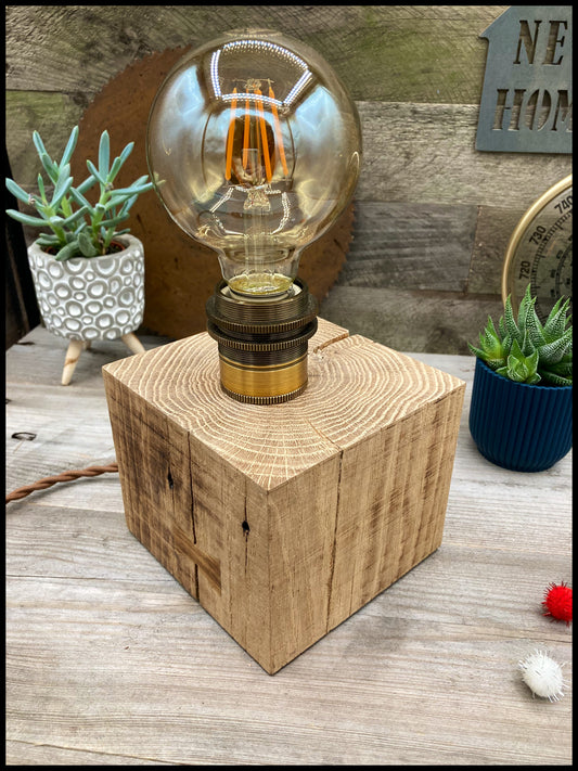 Industrial Edison lamp in solid oak and laburnum key: the Edison Beam with a key