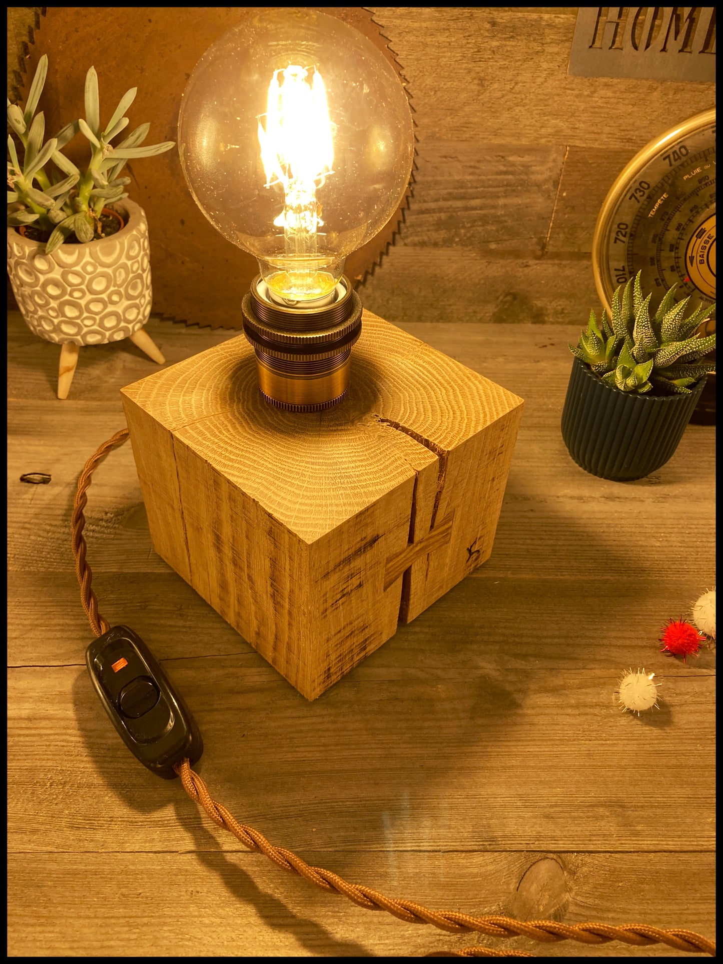 Industrial Edison lamp in solid oak and laburnum keys: the Edison Beam with two keys