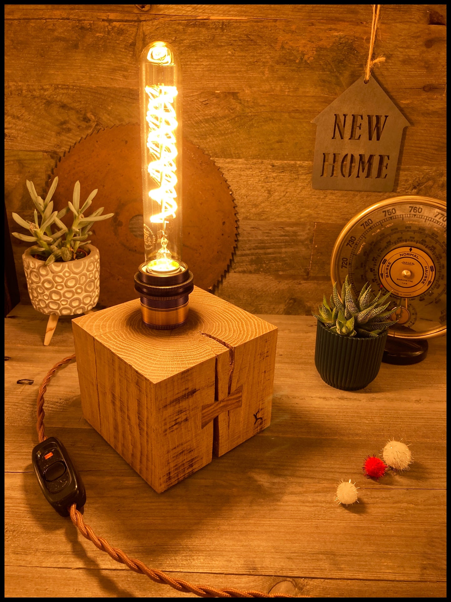 Industrial Edison lamp in solid oak and laburnum keys: the Edison Beam with two keys